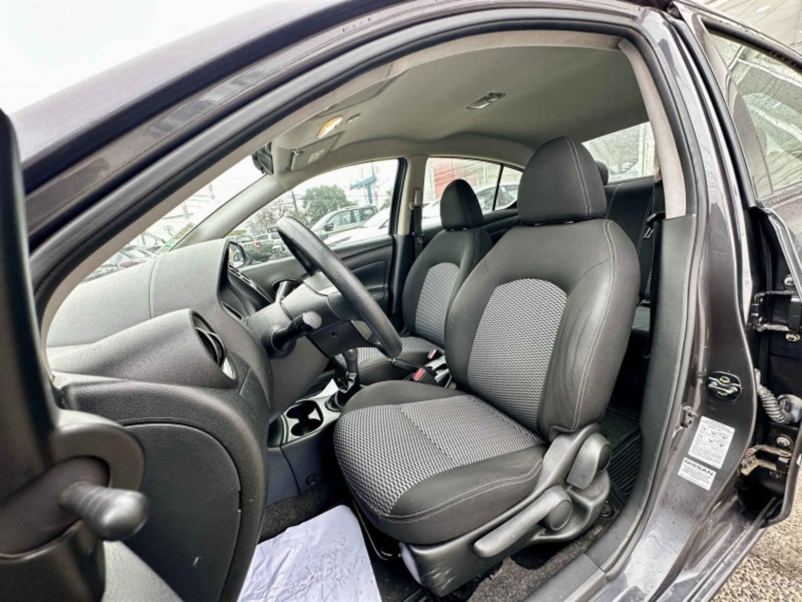 Nissan Versa Sedan 1.6 2021 - Imagen 9 de 20