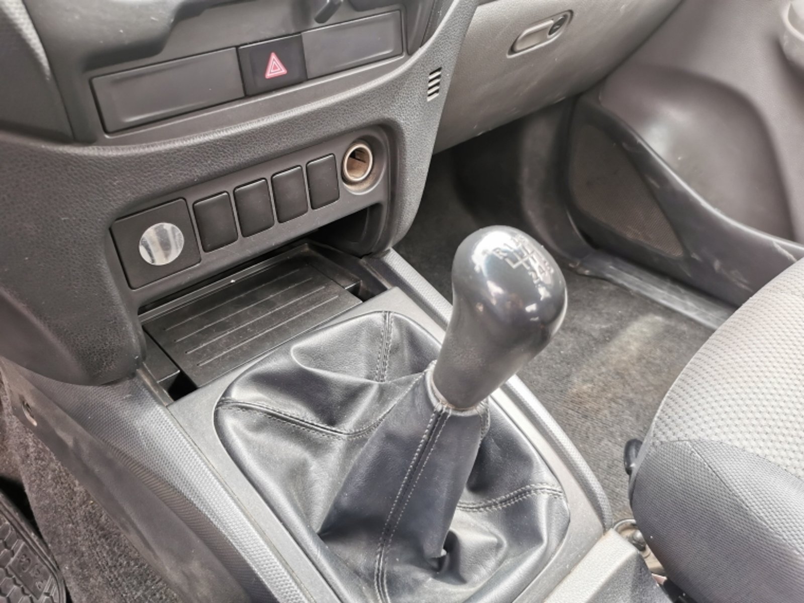 MITSUBISHI L200 D/c 2.4 Katana Crt 4x4 2016 - Imagen 7 de 18