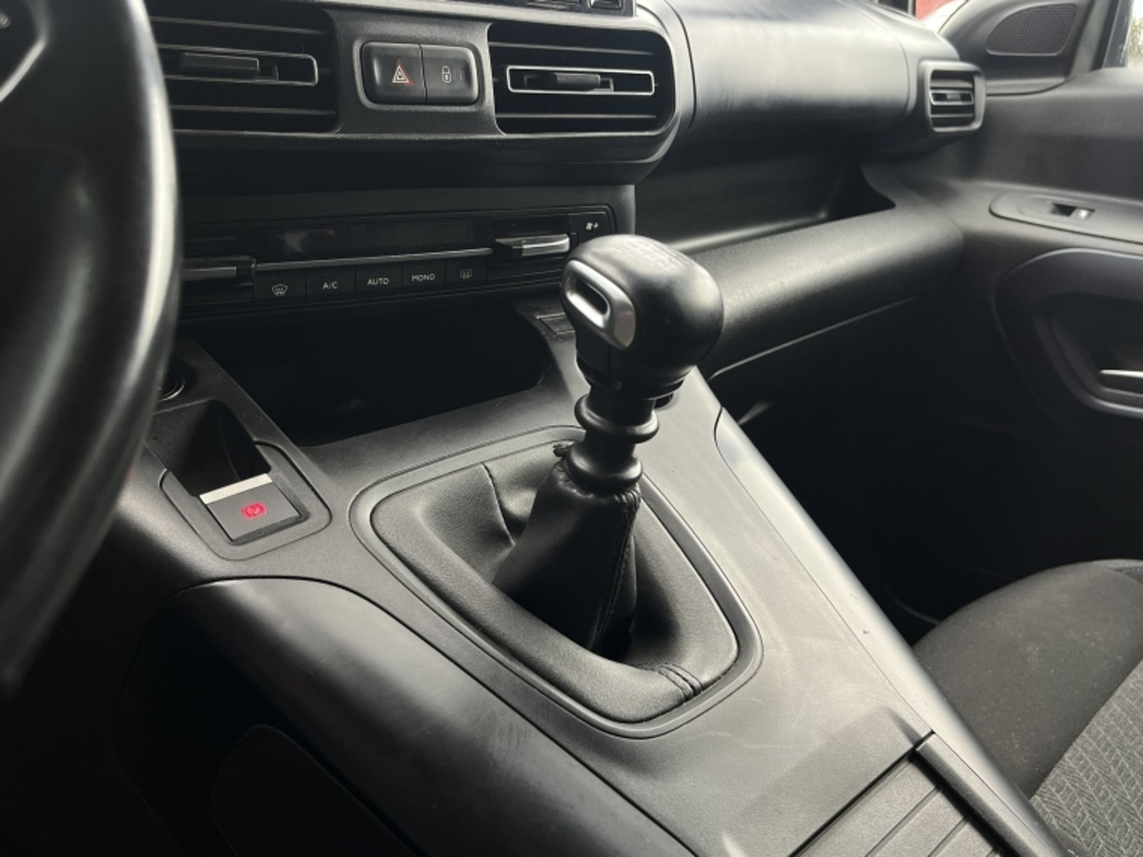 Peugeot Rifter Allure Blue Hdi 4x2 1.5 2023 - Imagen 18 de 20