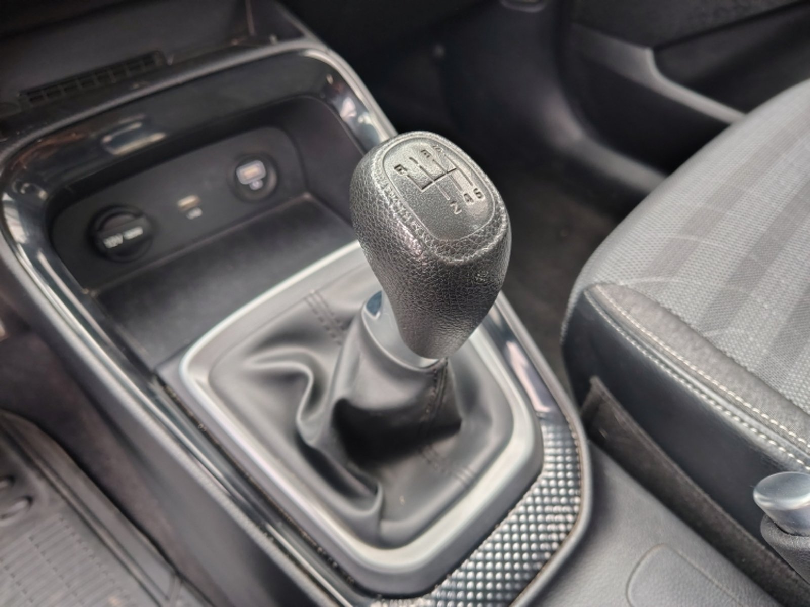 KIA Sonet Ex 1.5 2023 - Imagen 15 de 20