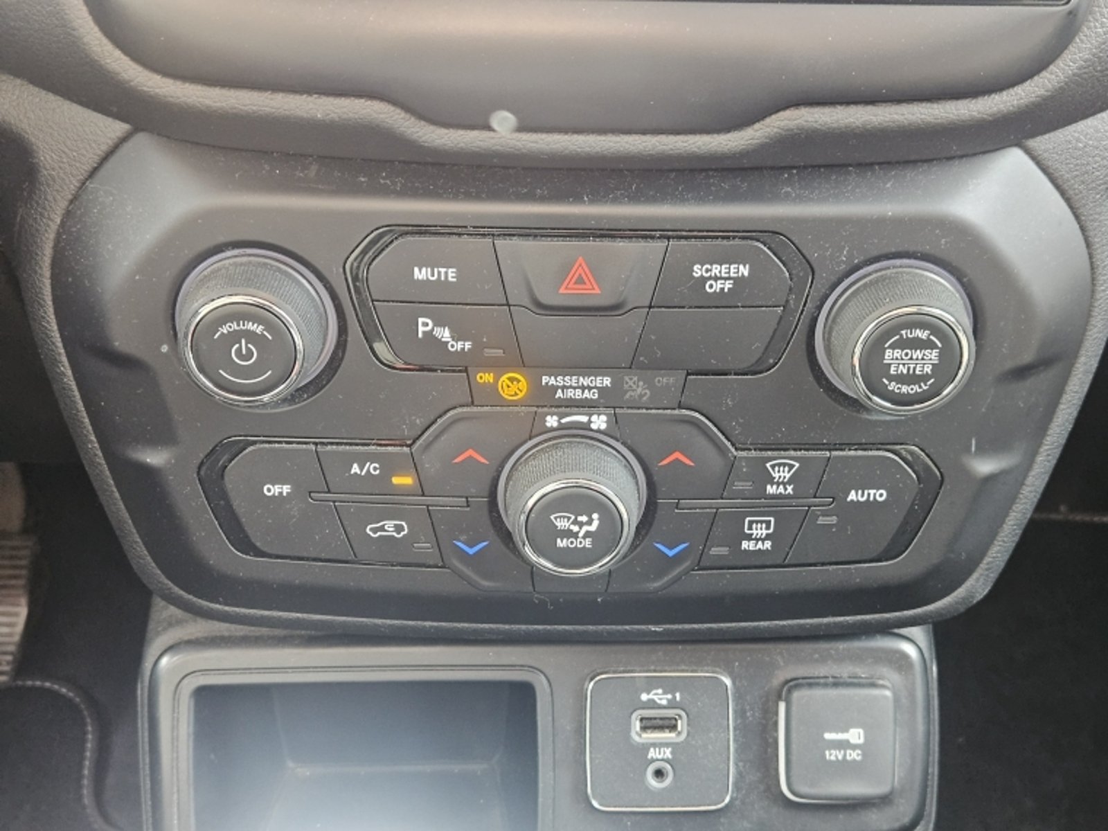 JEEP Renegade Sport 1.8 2023 - Imagen 12 de 20