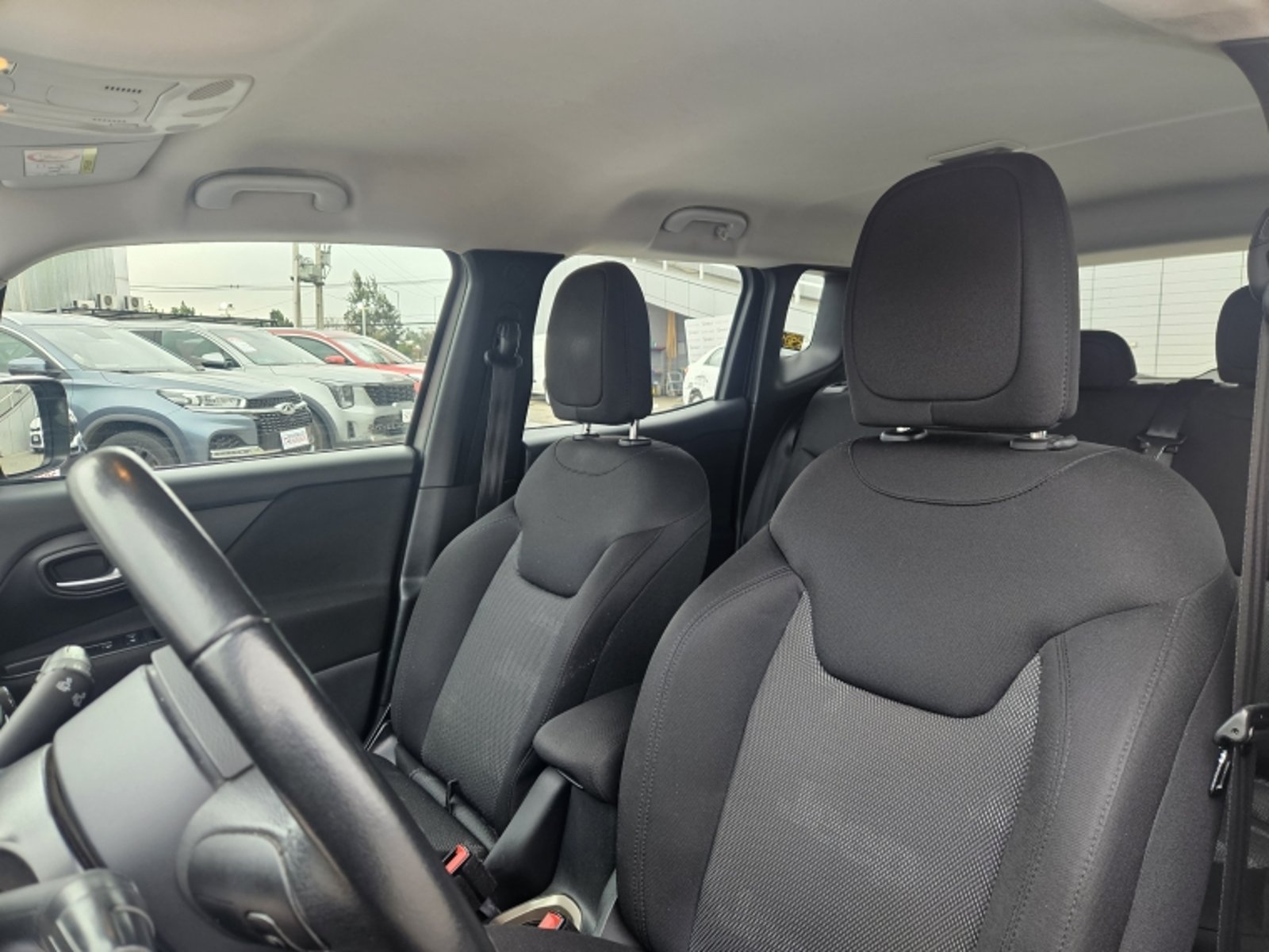 Jeep Renegade Sport 1.8 2019 - Imagen 15 de 20