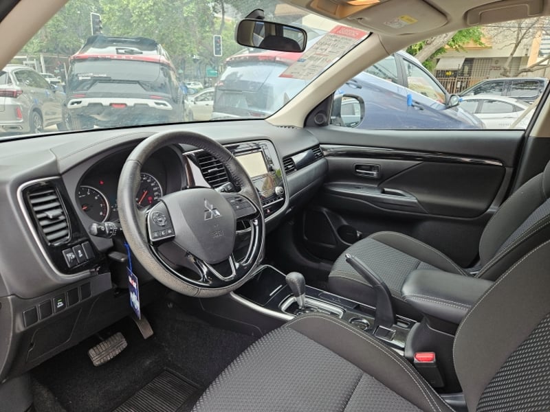 Mitsubishi Outlander Cvt 2.0 Aut 2023 - Imagen 9 de 19