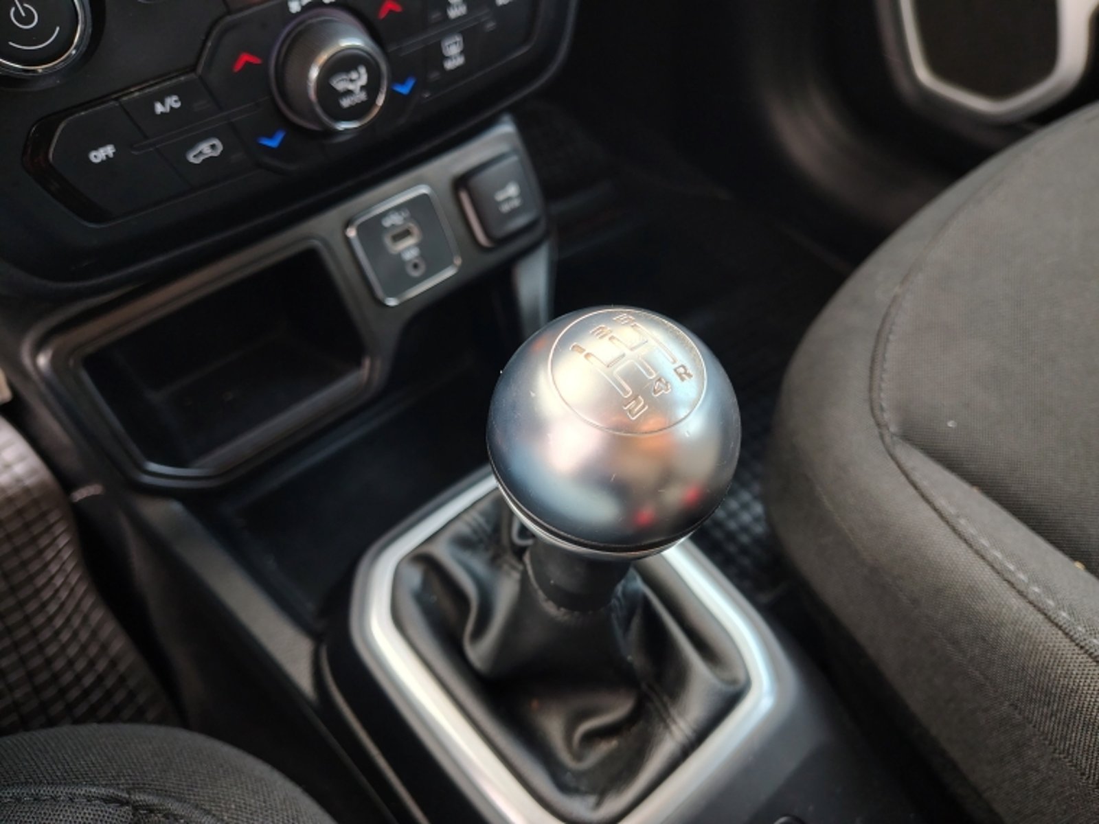 JEEP Renegade Sport 1.8 2022 - Imagen 13 de 20