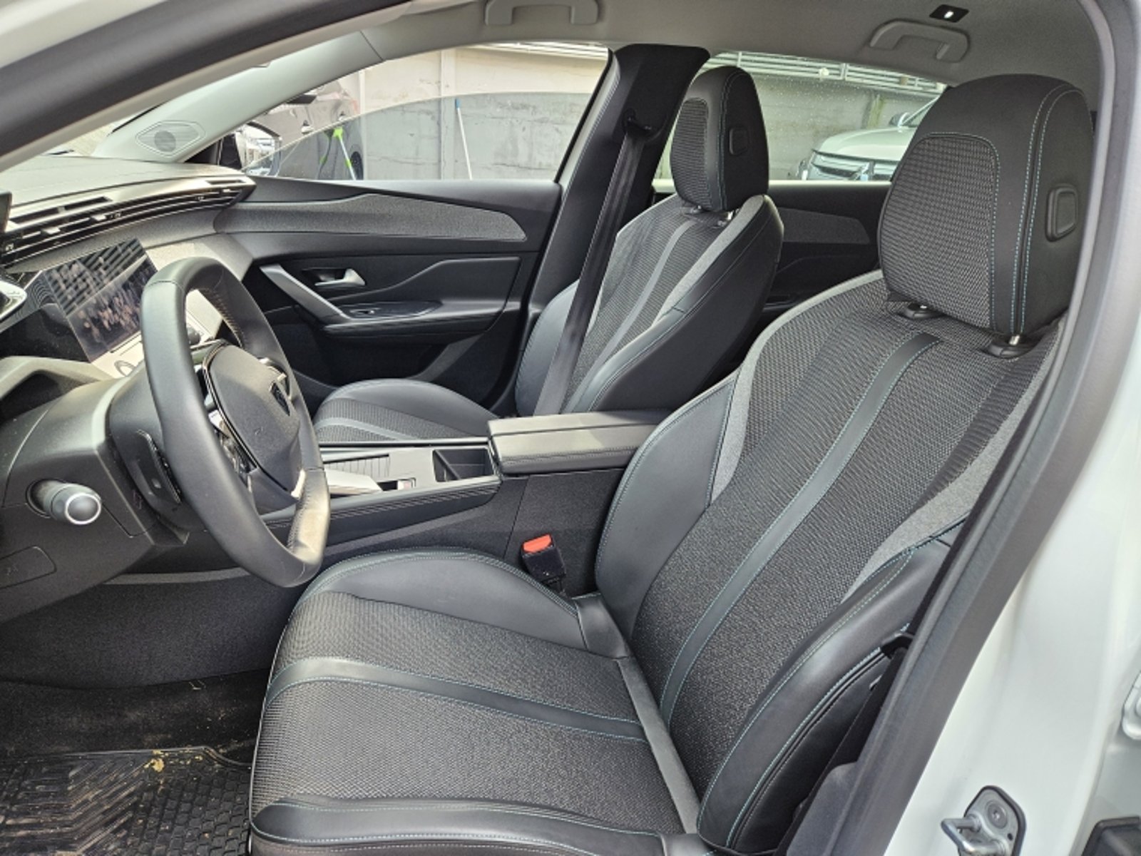 PEUGEOT 308 Bluehdi 1.5 Aut 2023 - Imagen 13 de 20