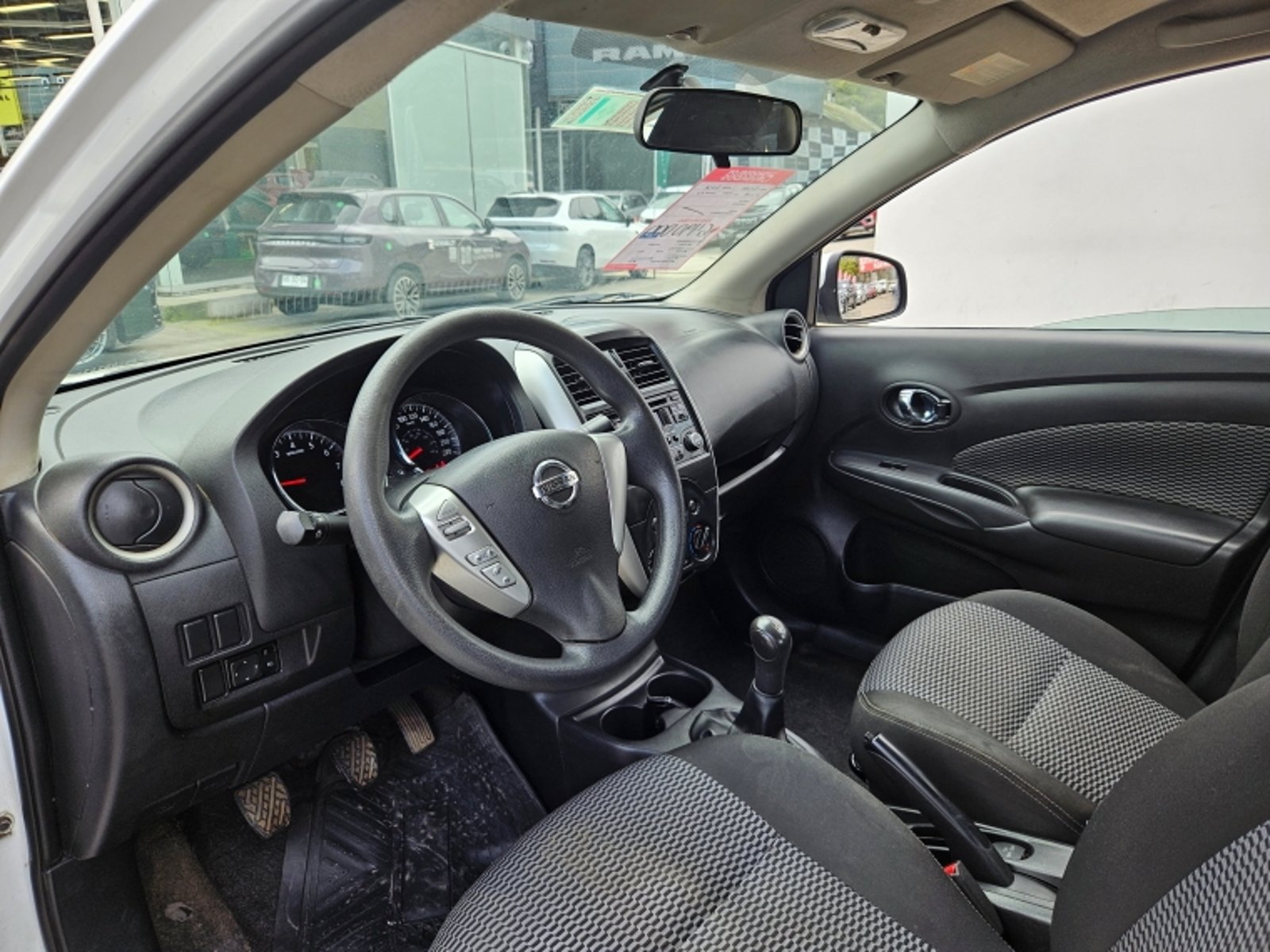 Nissan Versa 1.6 2018 - Imagen 13 de 20