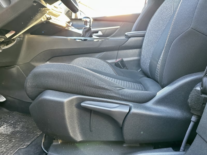 Peugeot 3008 Active Bluehdi 1.5 2022 - Imagen 16 de 20