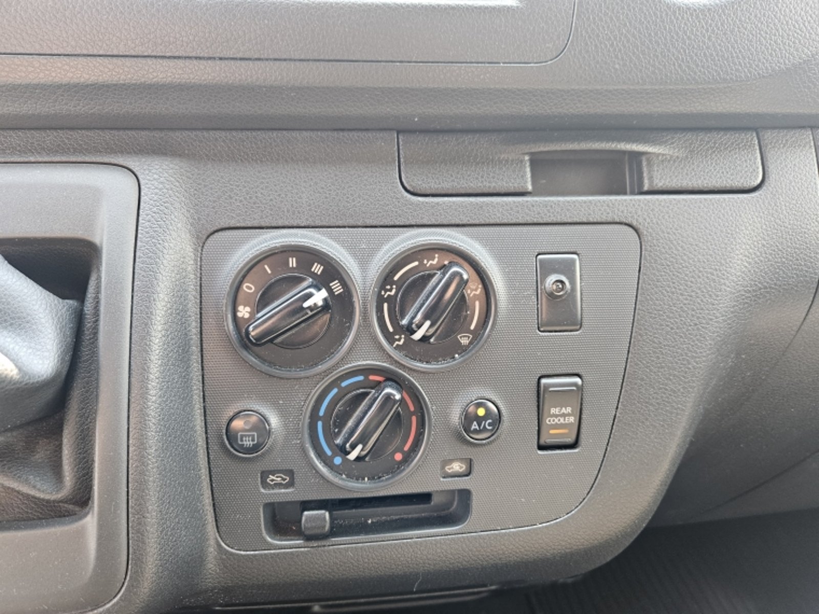 NISSAN Urvan 4x2 2.5 2023 - Imagen 18 de 20
