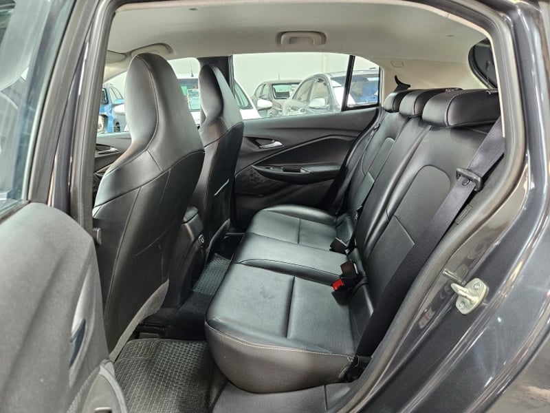 Chevrolet Onix Hb 1.0 At 2023 - Imagen 8 de 19
