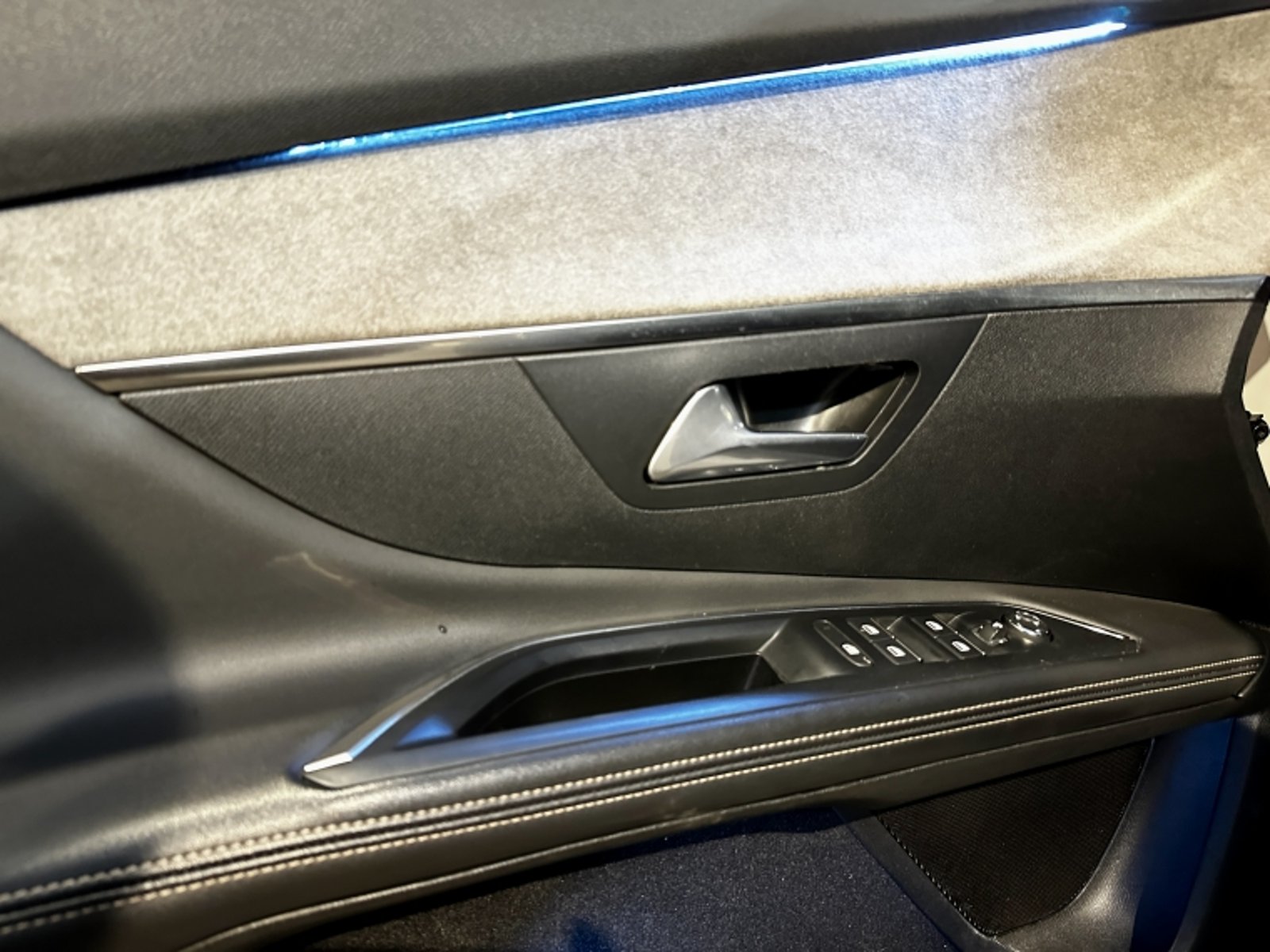Peugeot NEW 5008 5008 Gt Bluehdi 1.5 Aut 2023 - Imagen 15 de 20