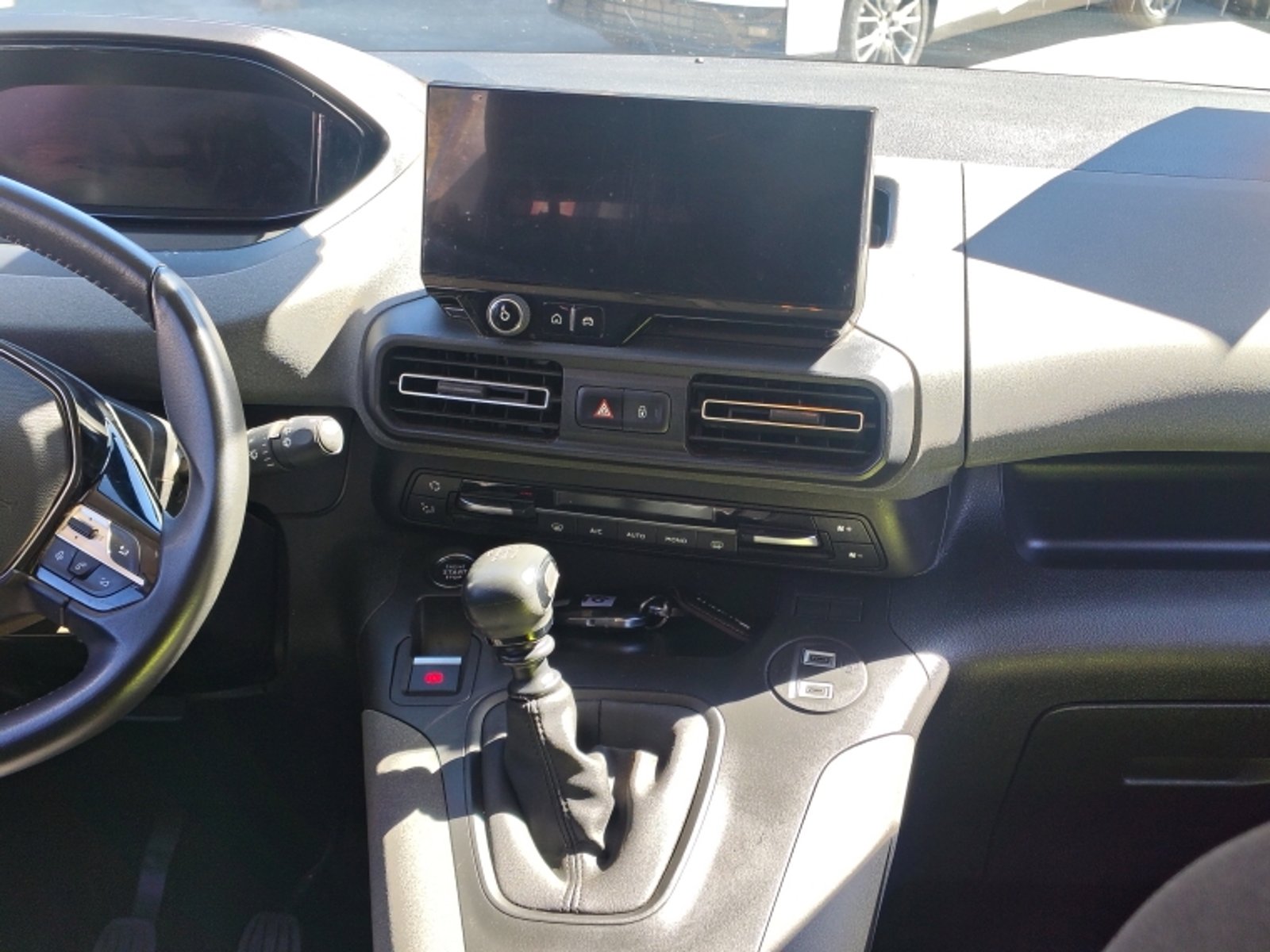 PEUGEOT Rifter Mca Allure Diesel 100hp Mt 2025 - Imagen 11 de 20