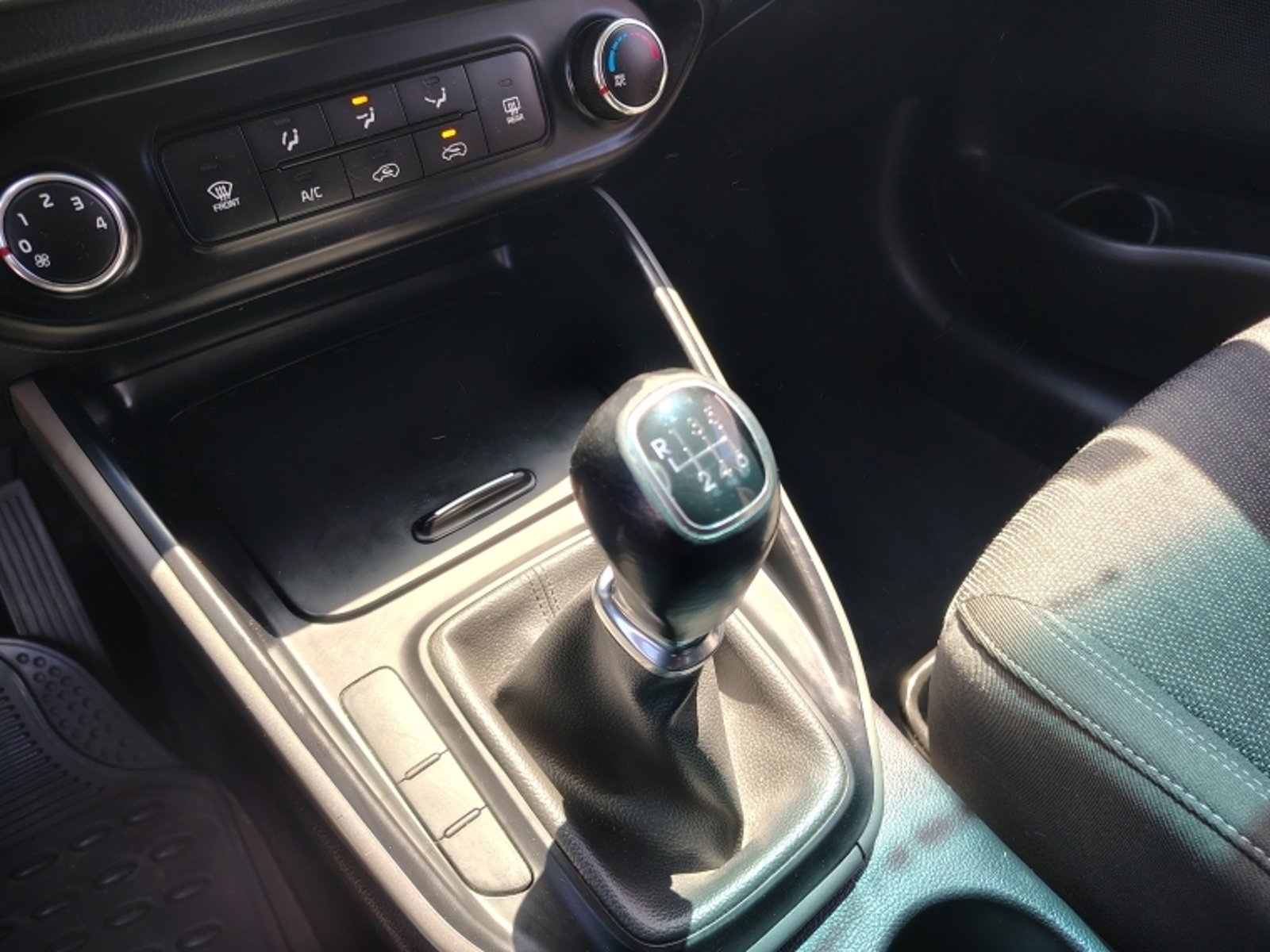 KIA CARENS New Carens Ex 2.0 2019 - Imagen 13 de 17