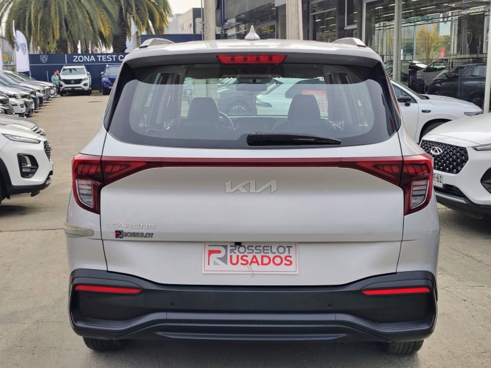 KIA Carens Lx 1.5 2023 - Imagen 6 de 20