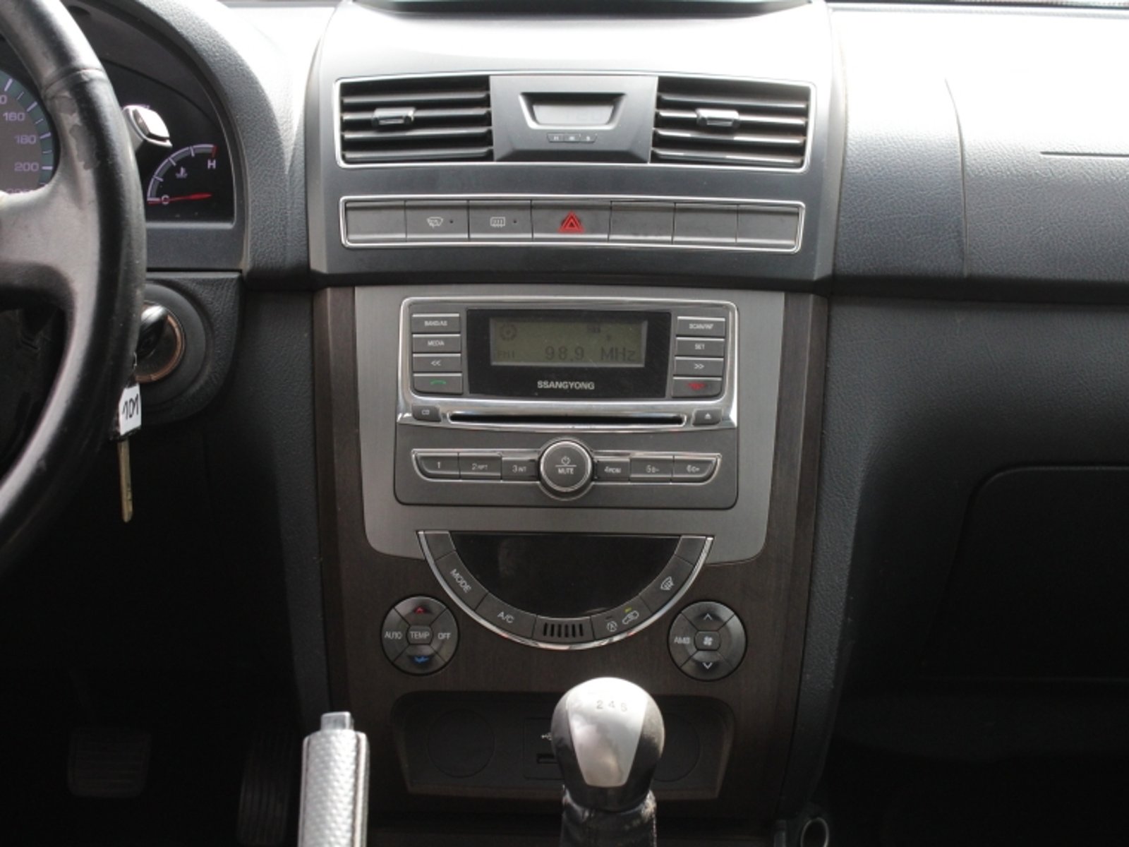 SSANGYONG Rexton 2.0 2015 - Imagen 9 de 16