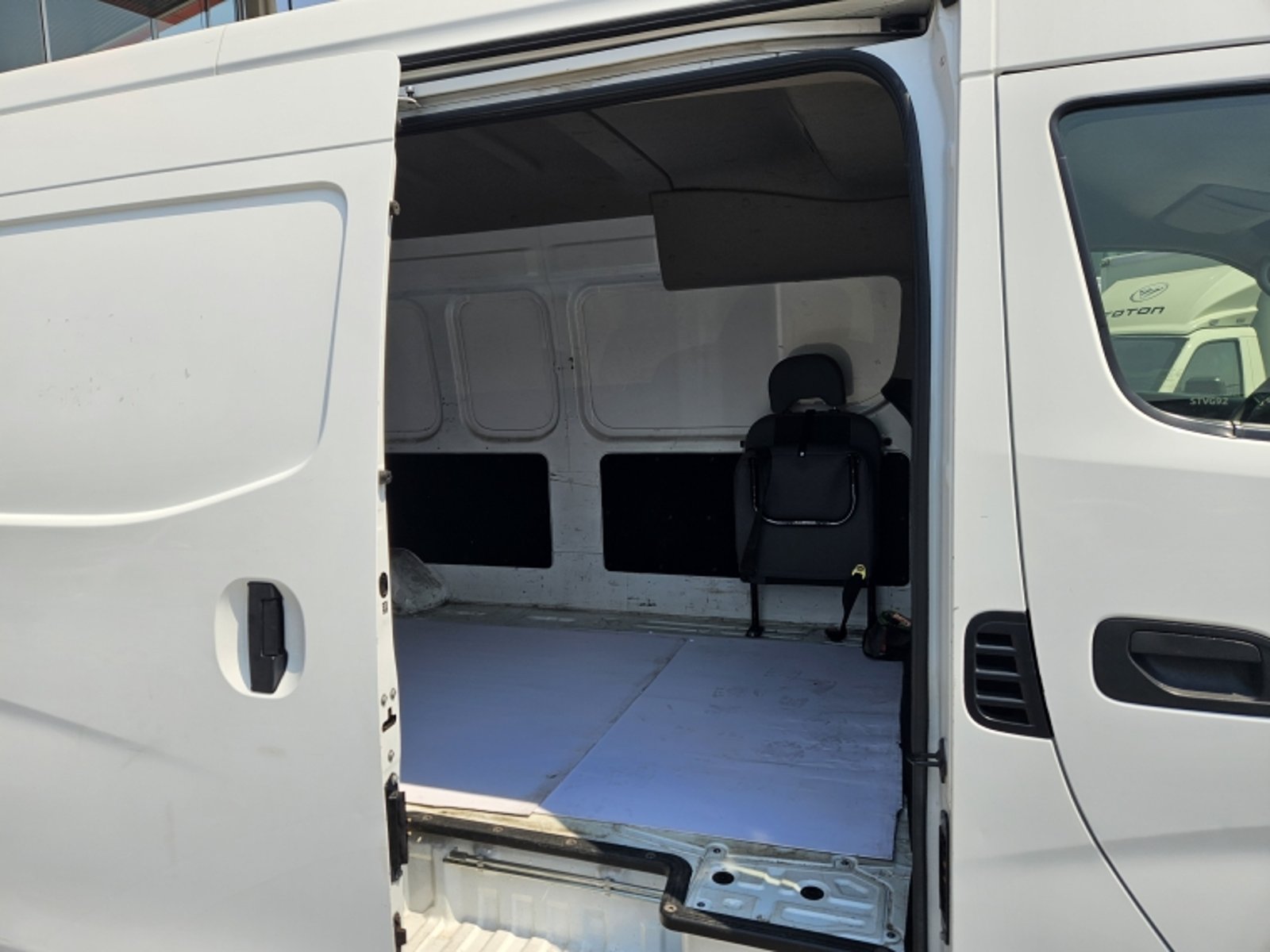 NISSAN Urvan 4x2 2.5 2023 - Imagen 10 de 20