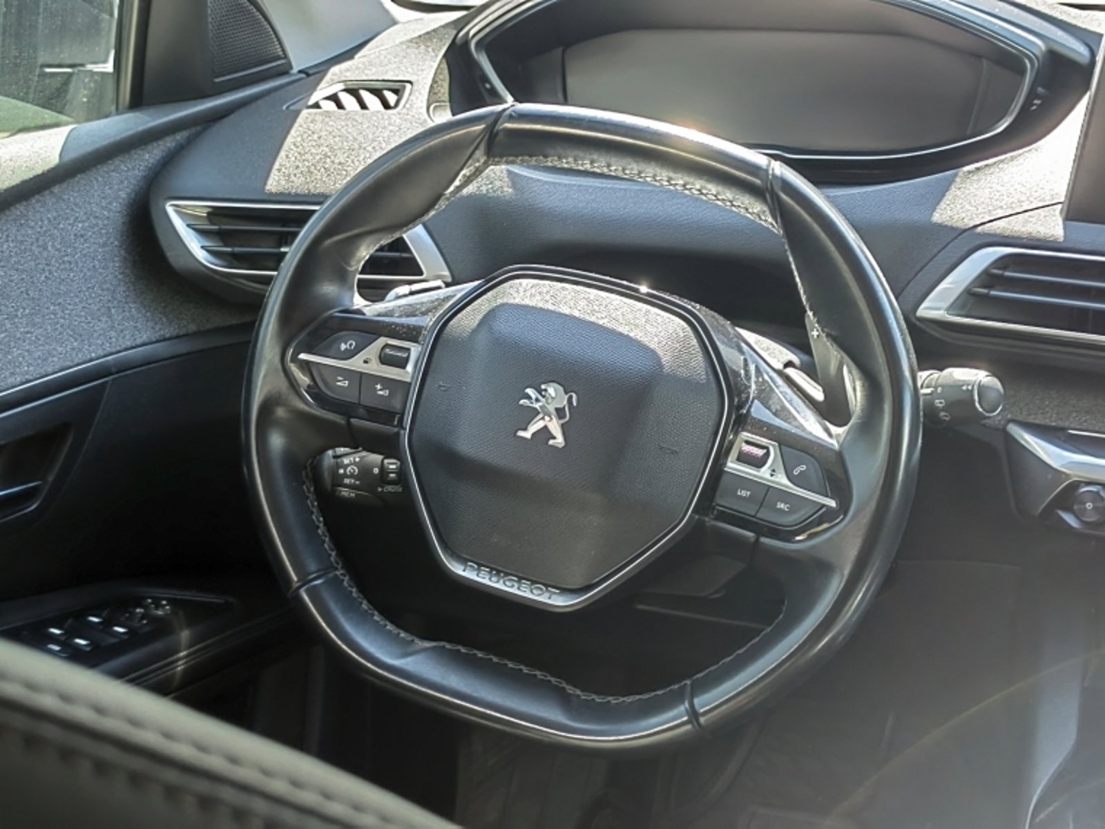 Peugeot 5008 Allure Bluehdi 1.5 Aut 2019 - Imagen 11 de 19