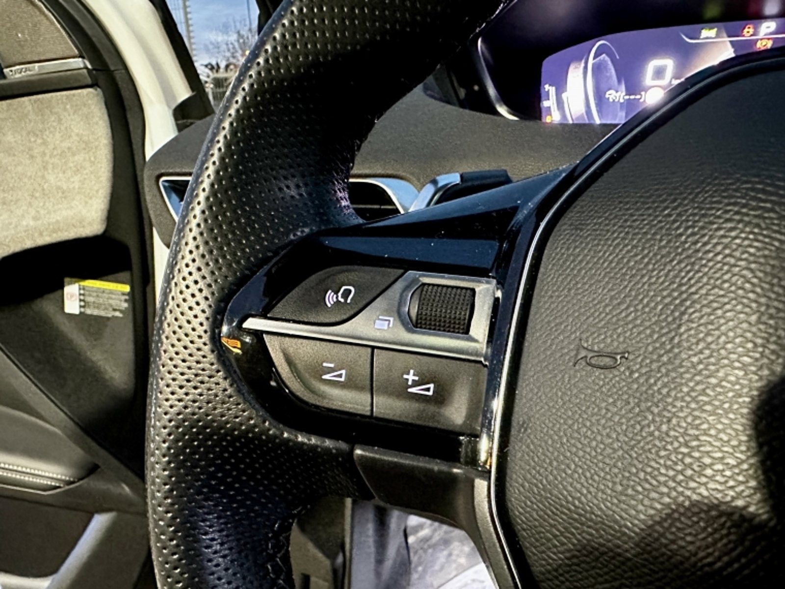 Peugeot NEW 5008 5008 Gt Bluehdi 1.5 Aut 2023 - Imagen 12 de 20