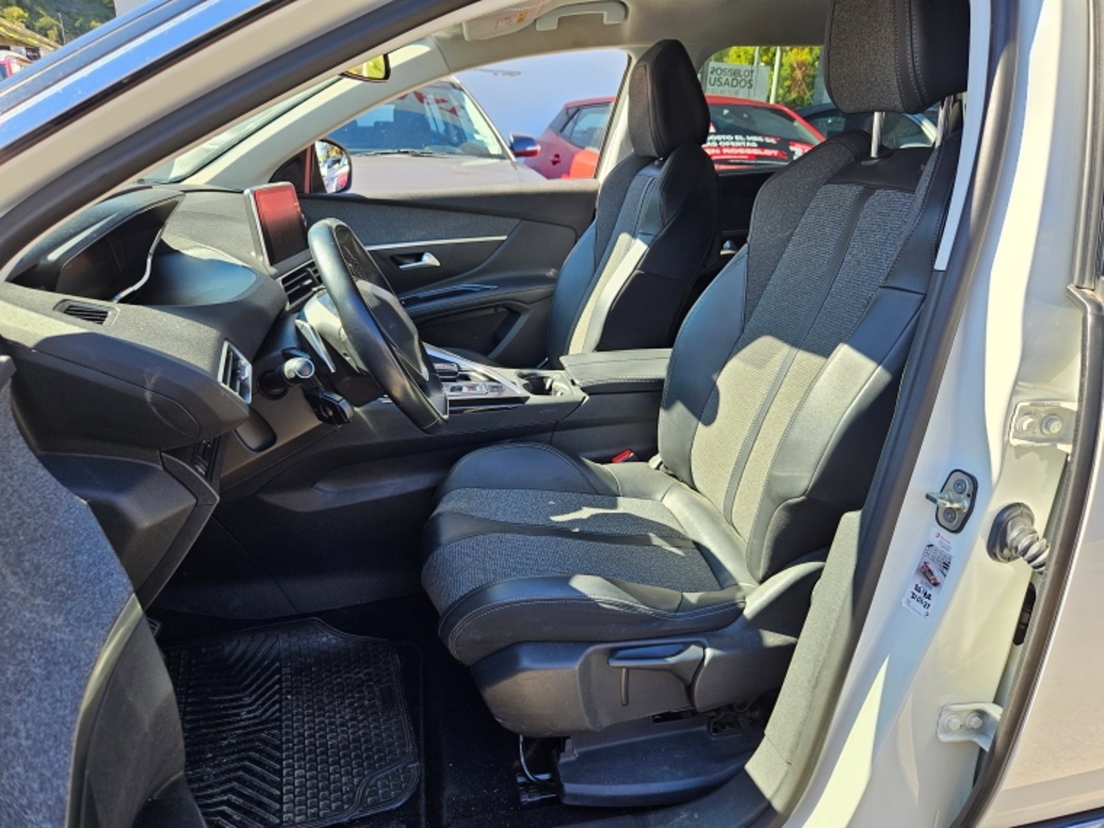 Peugeot 5008 Allure Bluehdi 1.5 Aut 2020 - Imagen 7 de 15