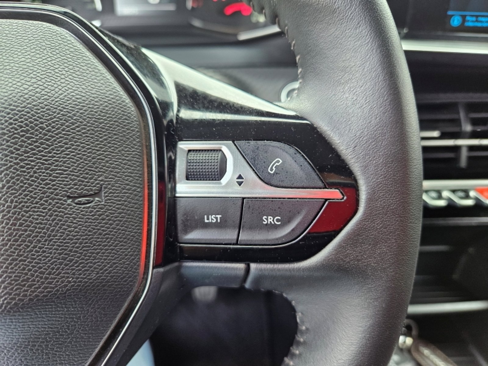 Peugeot 2008 Puretech 130 1.2 2023 - Imagen 18 de 20