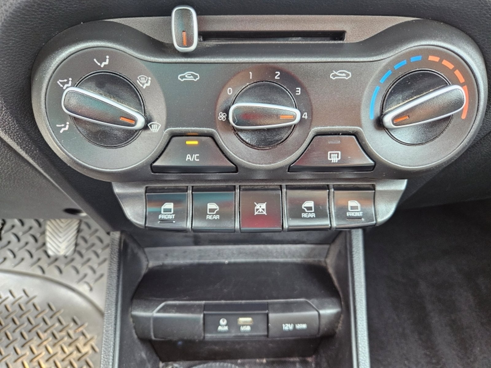 Kia Soluto Mpi 1.4 2023 - Imagen 19 de 20