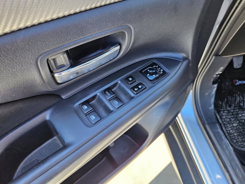 Mitsubishi Outlander 2.0 2015 - Imagen 11 de 20