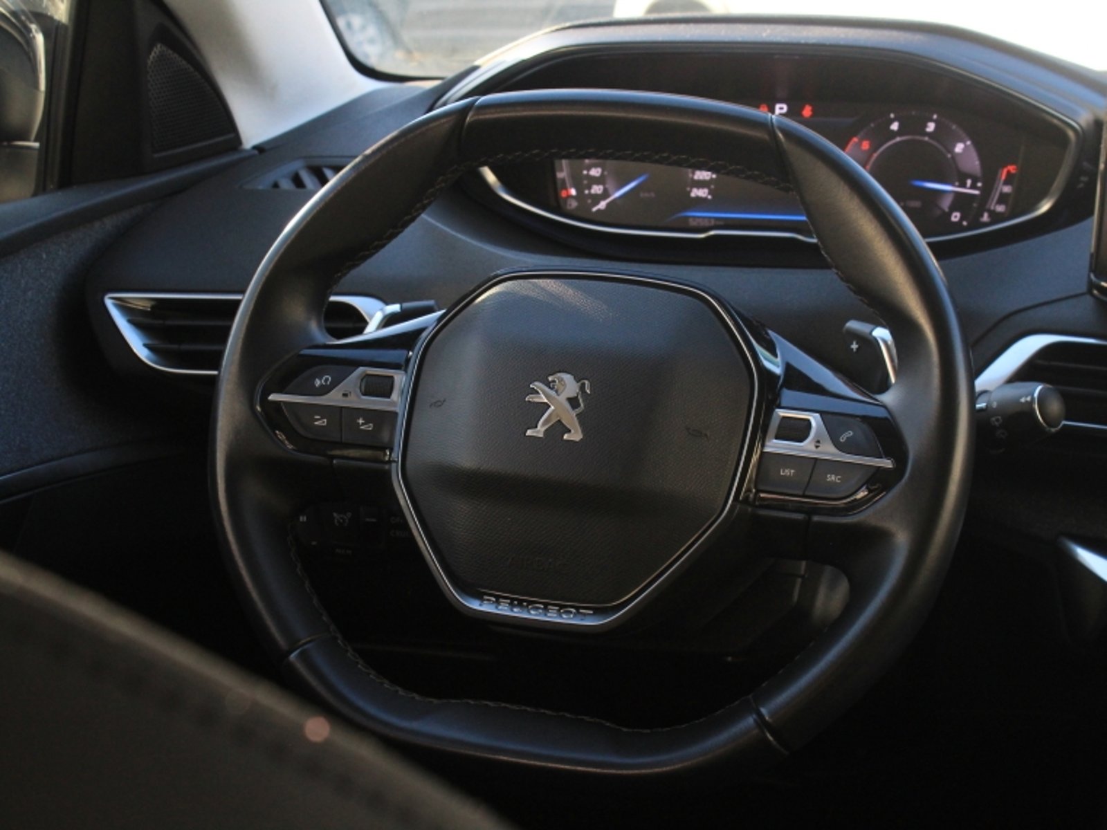 Peugeot 5008 Bluehdi 130 1.5 Aut 2022 - Imagen 11 de 19