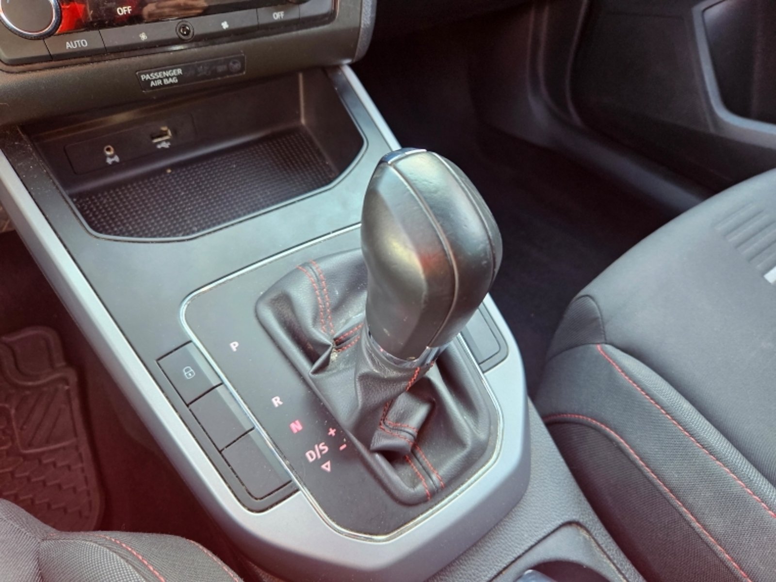SEAT Arona 1.6 Aut 2020 - Imagen 15 de 20