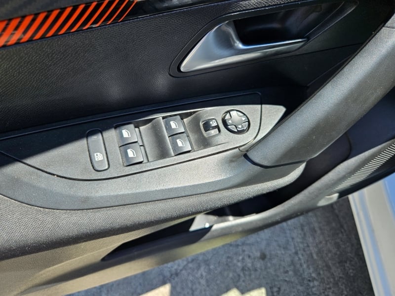 Peugeot 2008 Blue Hdi 100 4x2 1.5 2021 - Imagen 8 de 14