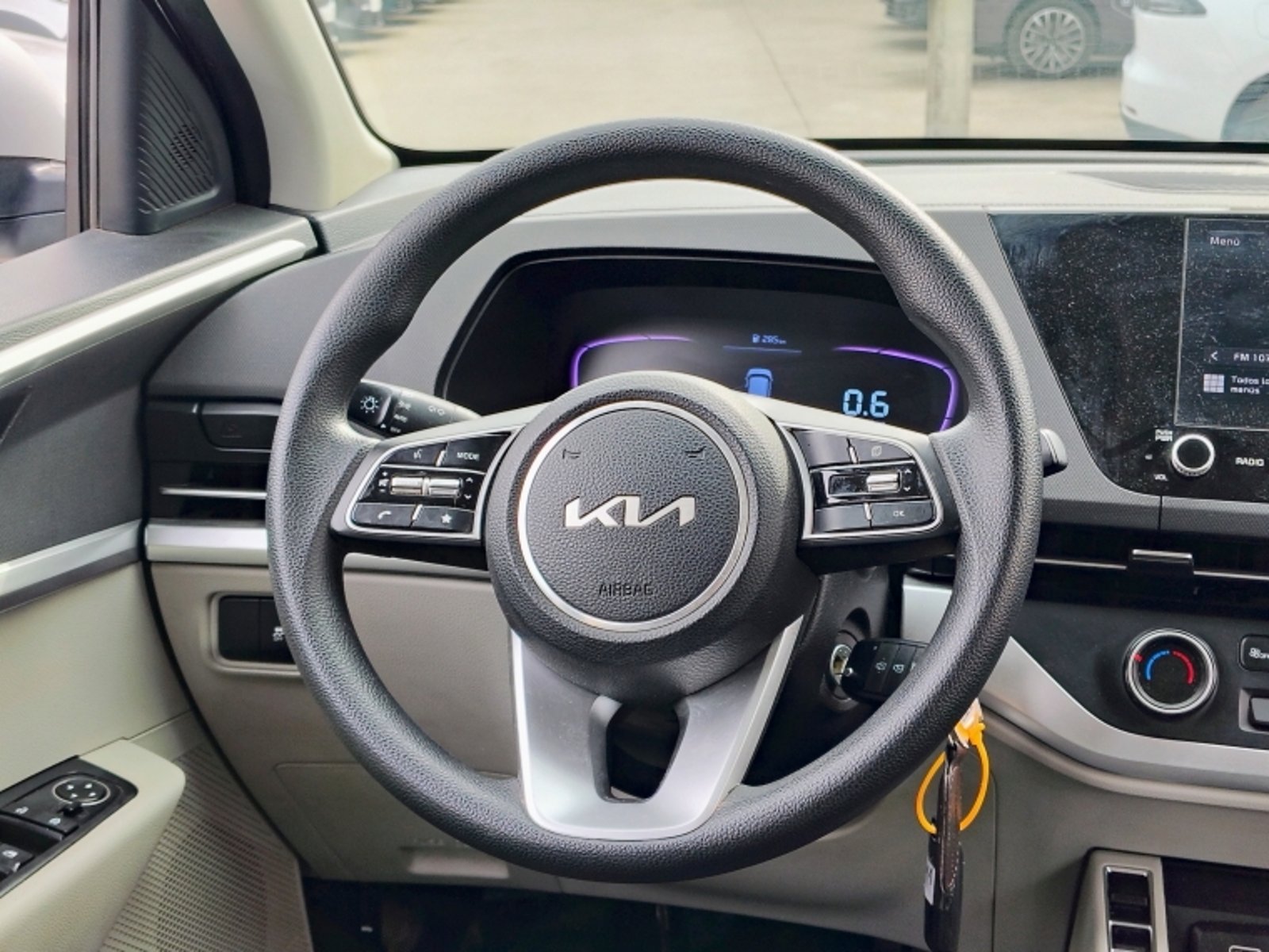 KIA Carens Lx 1.5 2023 - Imagen 12 de 20