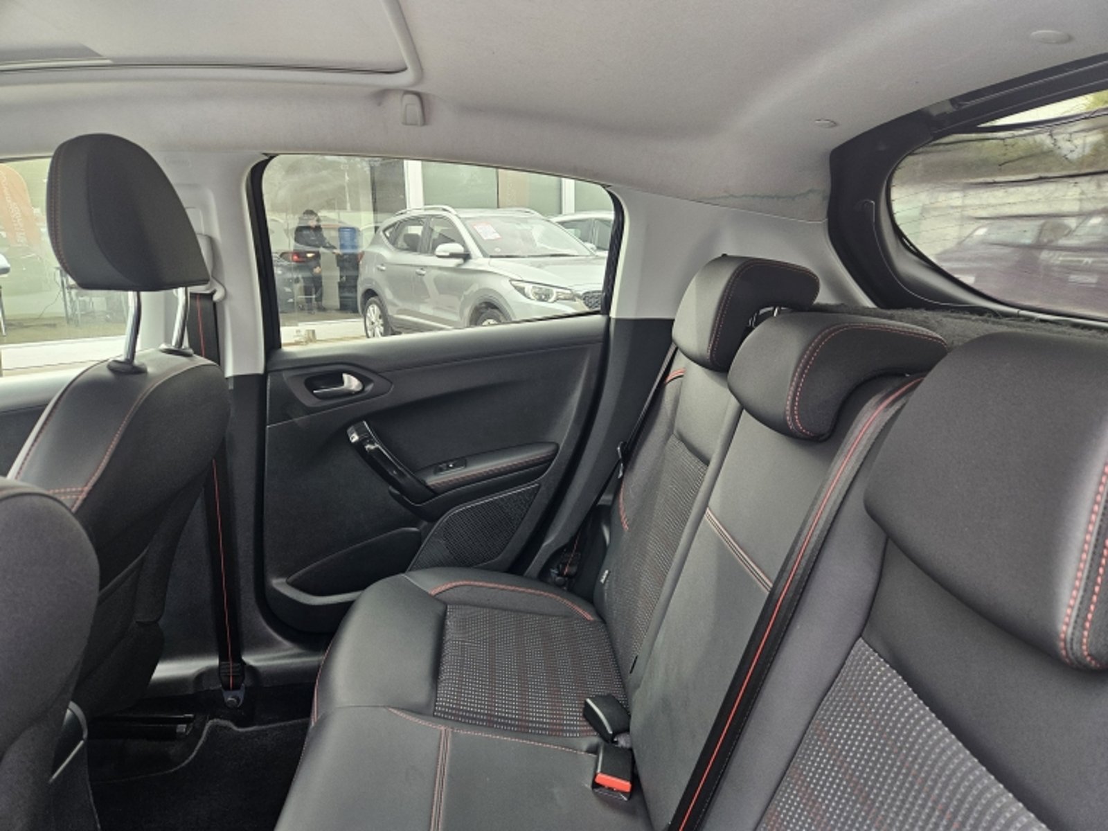 Peugeot 208 Gt Line 1.2 Aut 2016 - Imagen 8 de 20