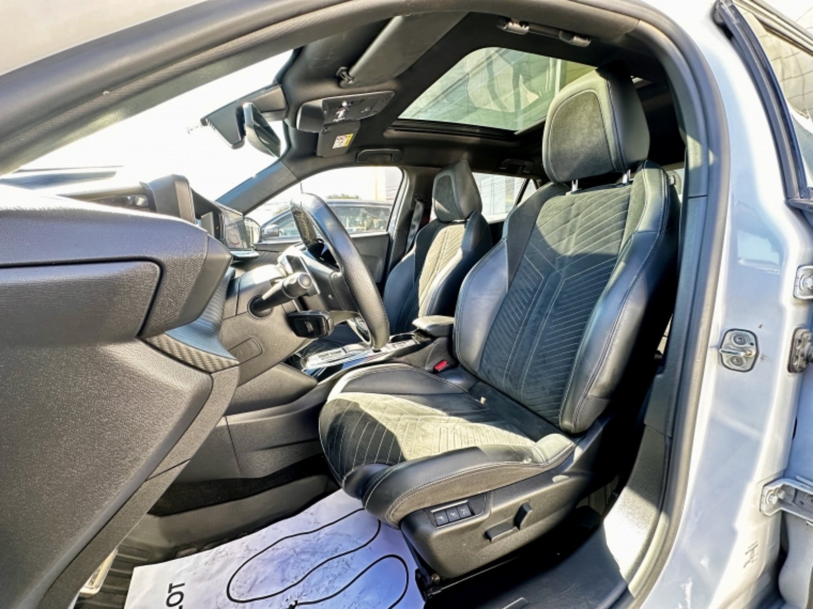 PEUGEOT 2008 Blue Hdi 130 Eat8 1.5 Aut 2024 - Imagen 9 de 20