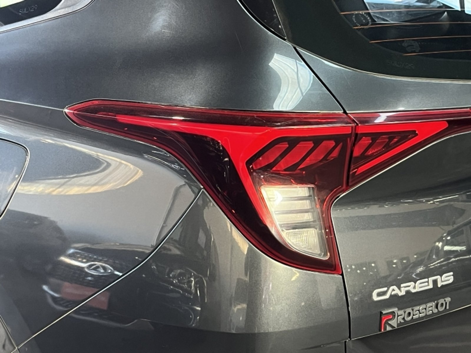 KIA Carens Ex 1.4 Aut 2023 - Imagen 13 de 20
