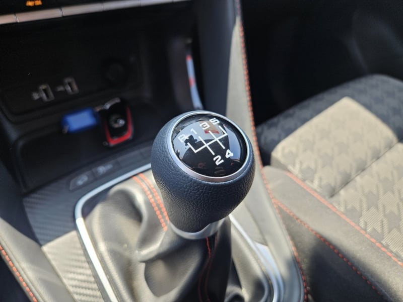 MG Zx 1.5 2024 - Imagen 18 de 20