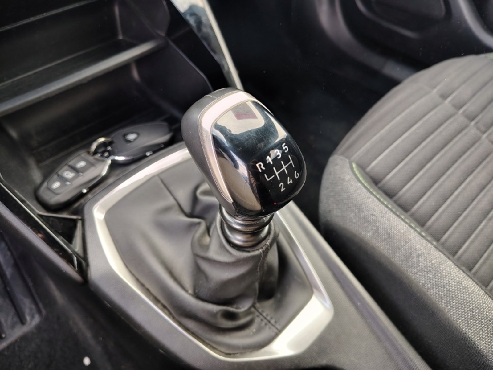 PEUGEOT 2008 Active 130 1.2 2025 - Imagen 15 de 20