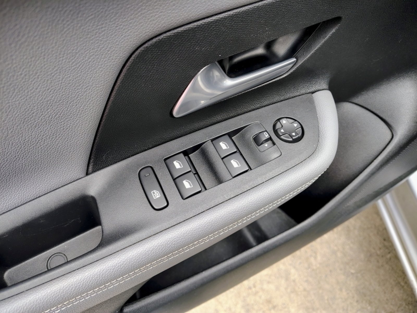 OPEL Mokka 1.5 Td 2023 - Imagen 13 de 20