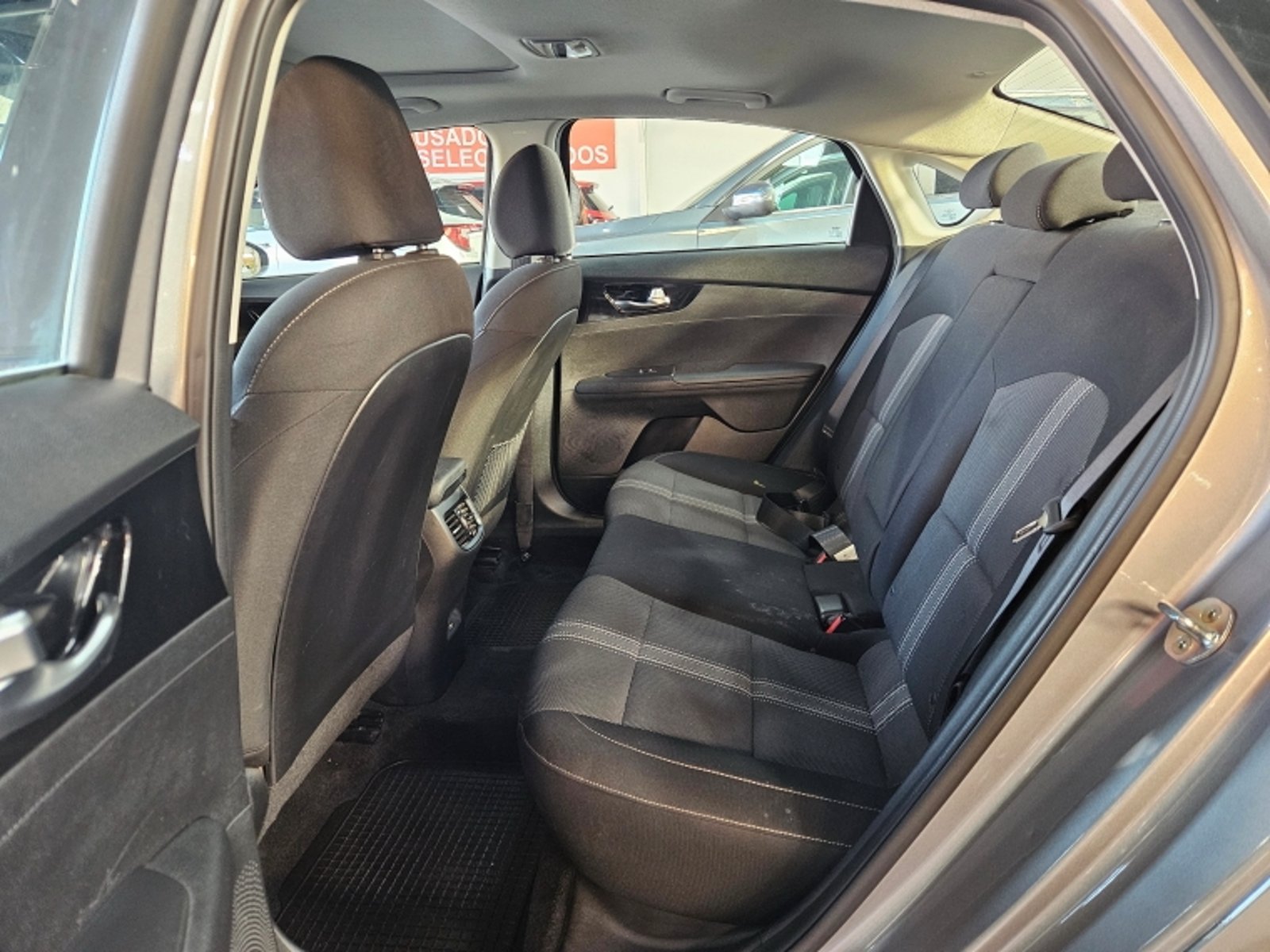KIA Cerato Mpi 1.6 Aut 2023 - Imagen 8 de 20