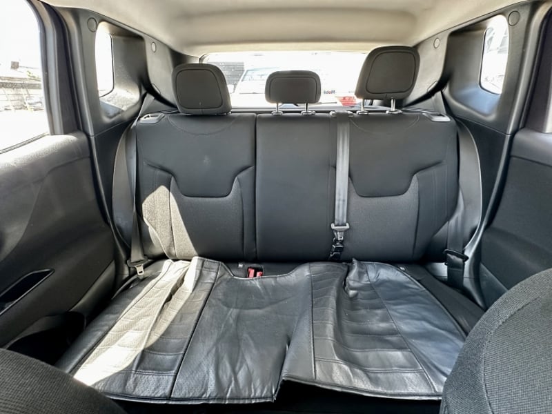 Jeep AVENGER Renegade Sport Lx 4x2 Mt 1.8 2023 - Imagen 16 de 17