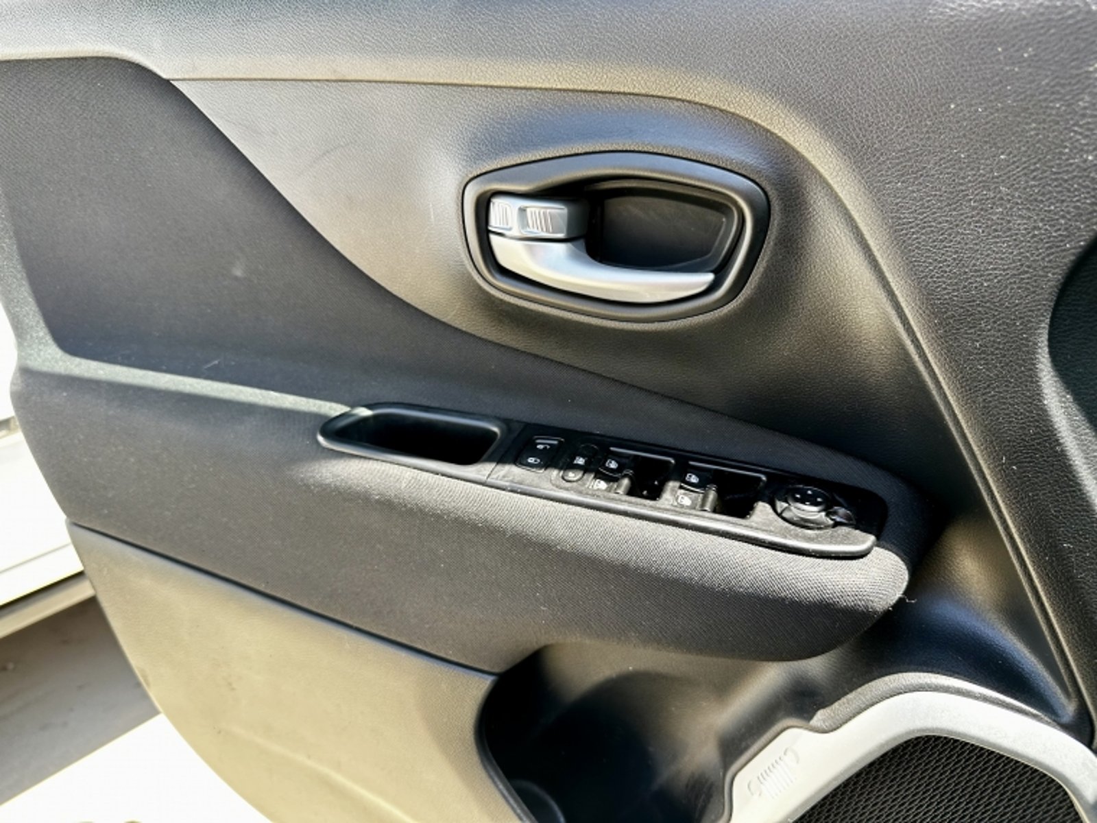 JEEP AVENGER Renegade Sport Lx 4x2 Mt 1.8 2023 - Imagen 14 de 20