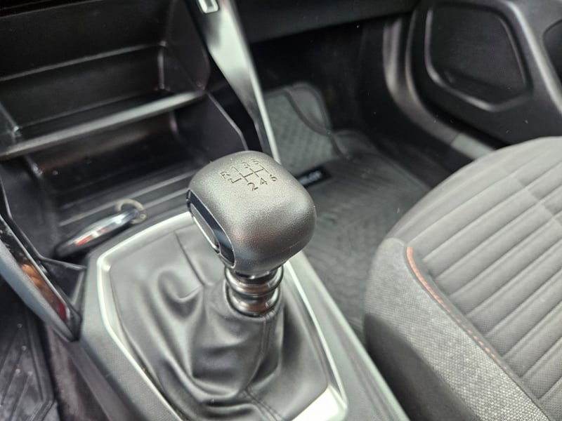 Peugeot 2008 Puretech 130 4x2 1.2 2023 - Imagen 15 de 19