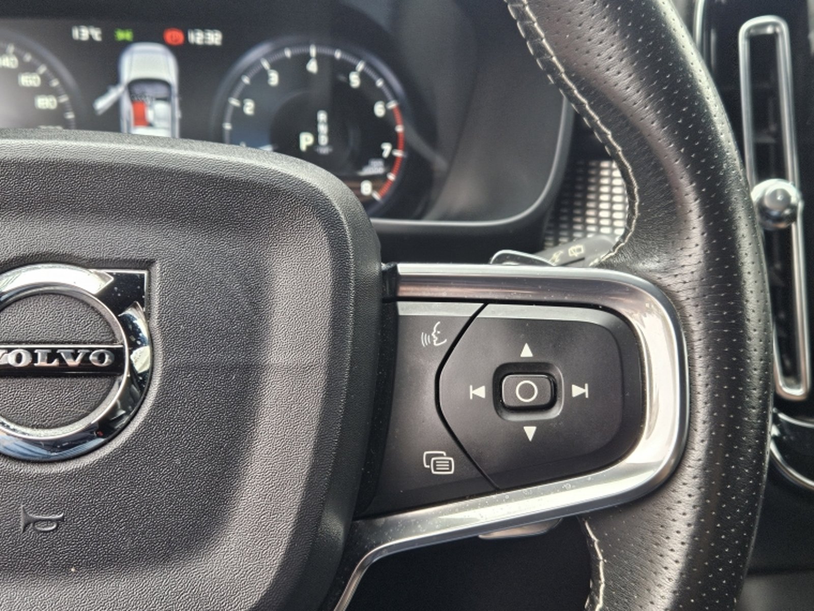 VOLVO Xc40 T4 Fwd 2.0 Aut 2020 - Imagen 16 de 20