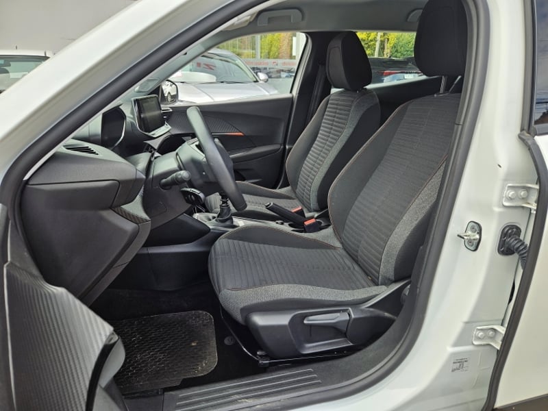 Peugeot 2008 Puretech 130 1.2 2023 - Imagen 15 de 20