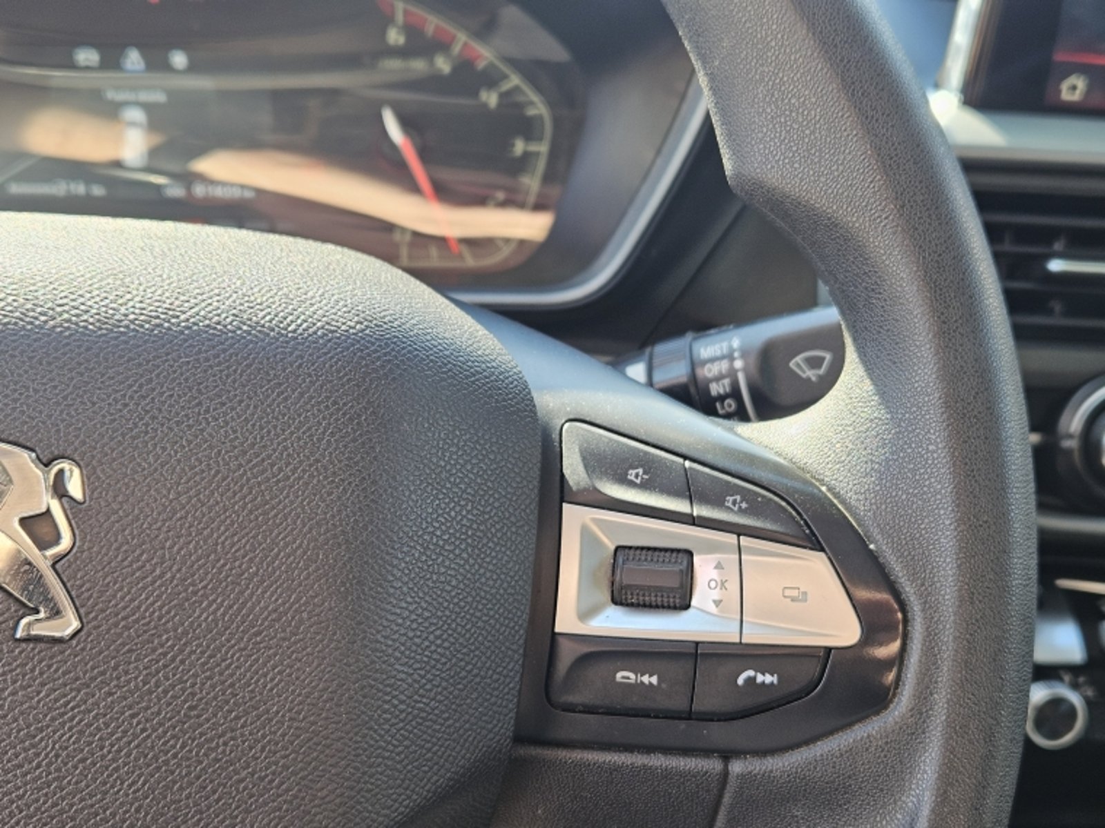 PEUGEOT Landtrek Active Bluehdi 180 4x2 Euro 6b 2024 - Imagen 19 de 20