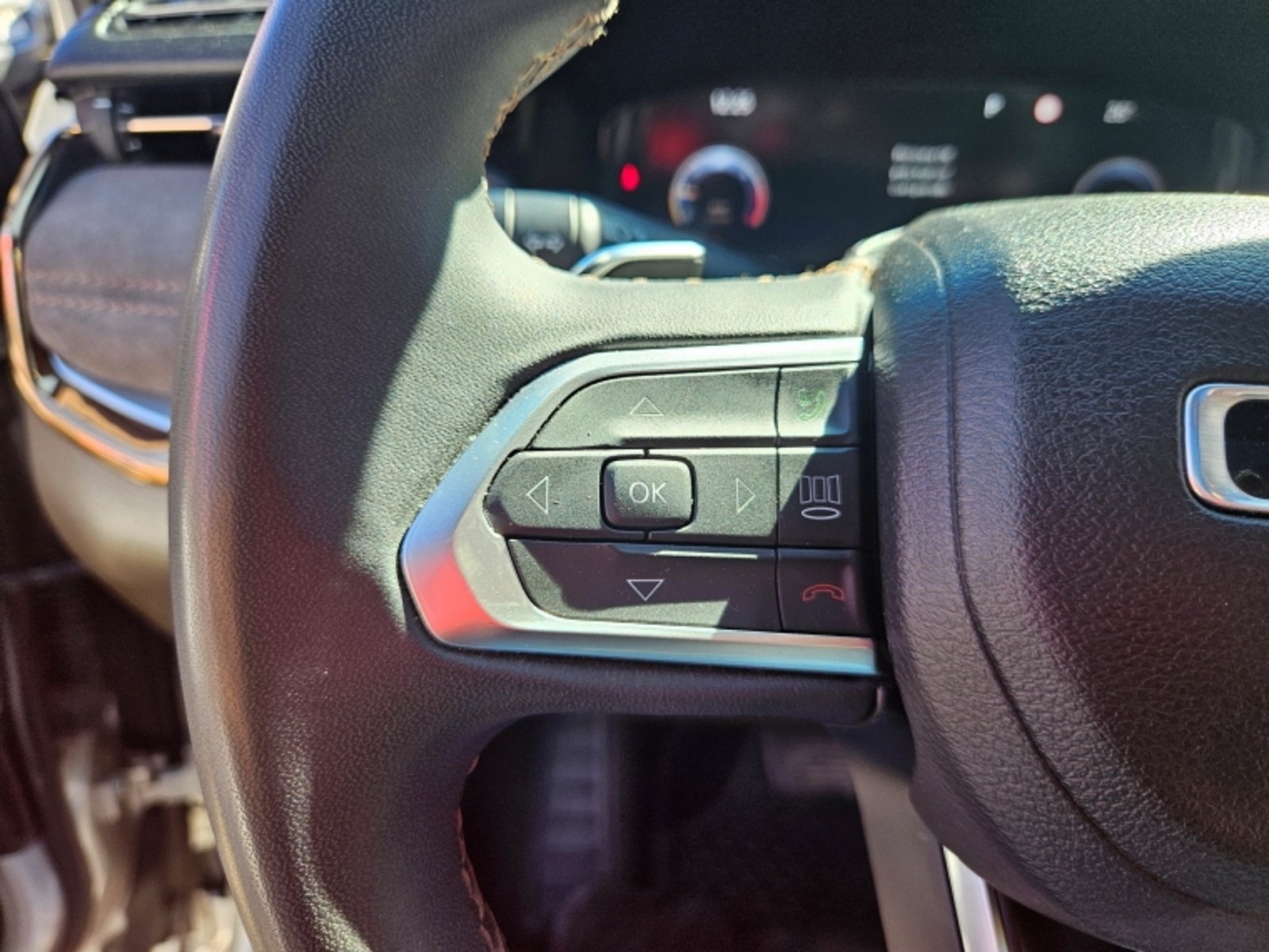 Jeep Commander Overland 4x4 2.0 Aut 2023 - Imagen 17 de 20