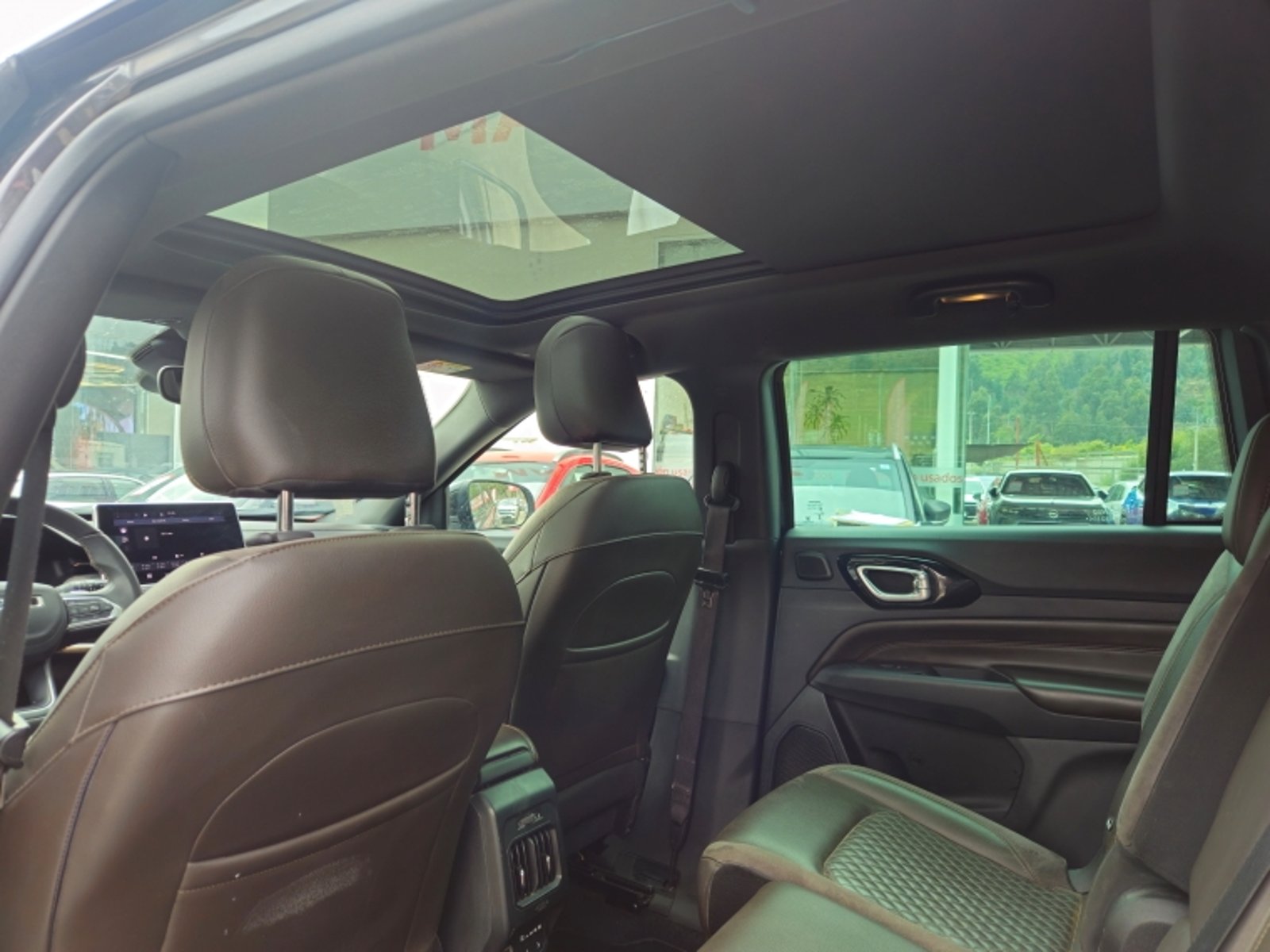 JEEP Commander Overland 4x4 2.0 Aut 2022 - Imagen 9 de 20