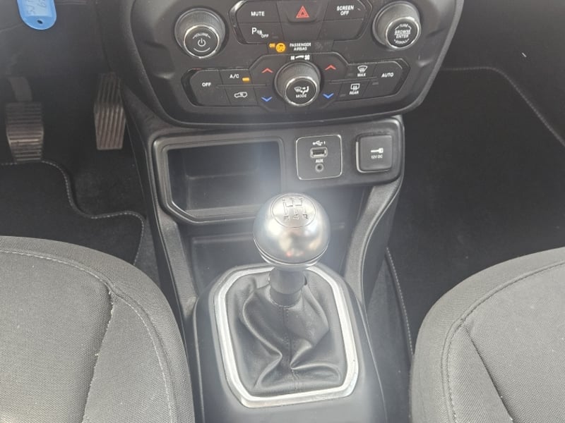 Jeep Renegade Sport 1.8 2023 - Imagen 13 de 20