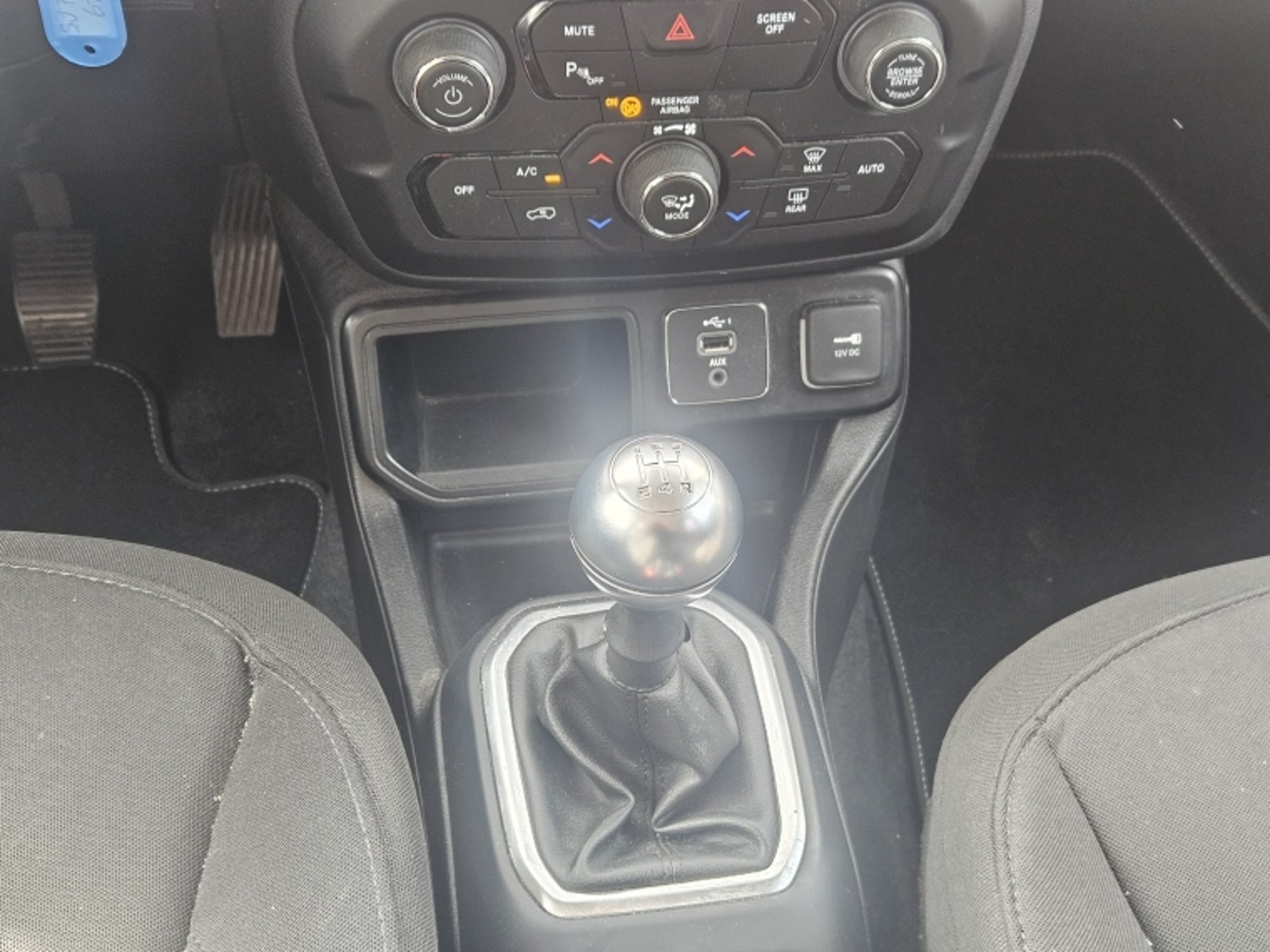 JEEP Renegade Sport 1.8 2023 - Imagen 13 de 20