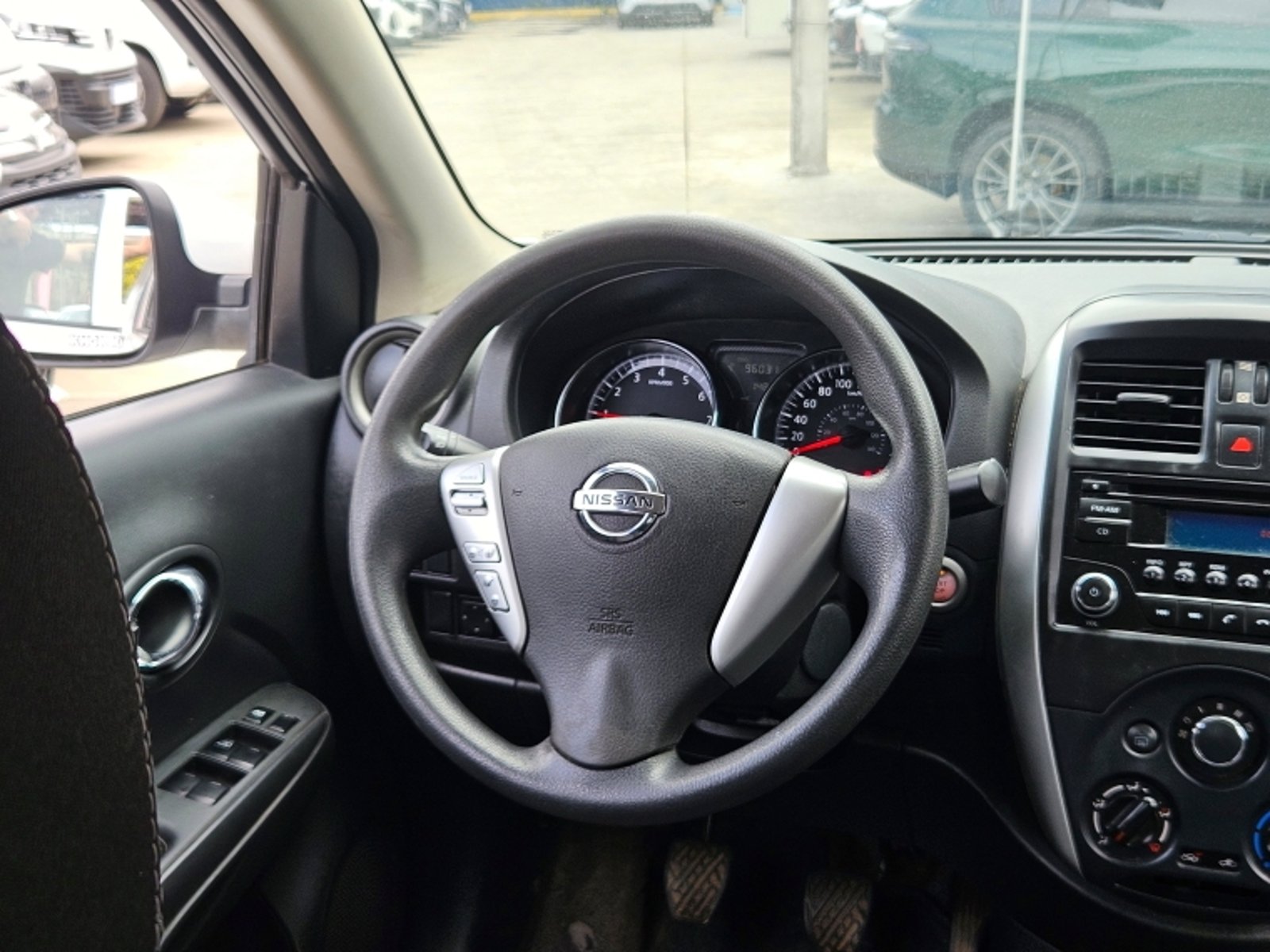 Nissan Versa 1.6 2018 - Imagen 12 de 20