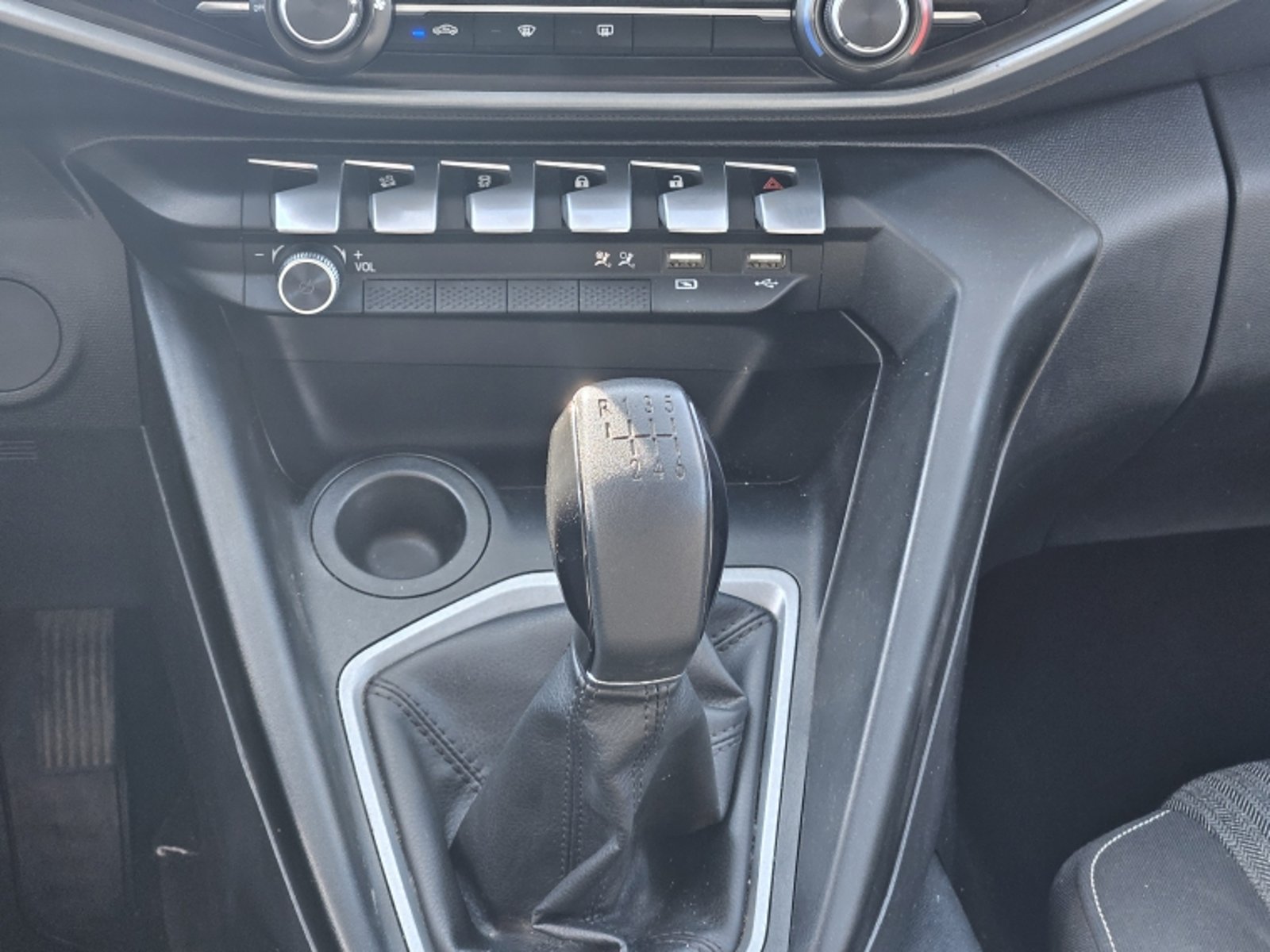 PEUGEOT Landtrek Active Bluehdi 180 4x2 Euro 6b 2024 - Imagen 12 de 20