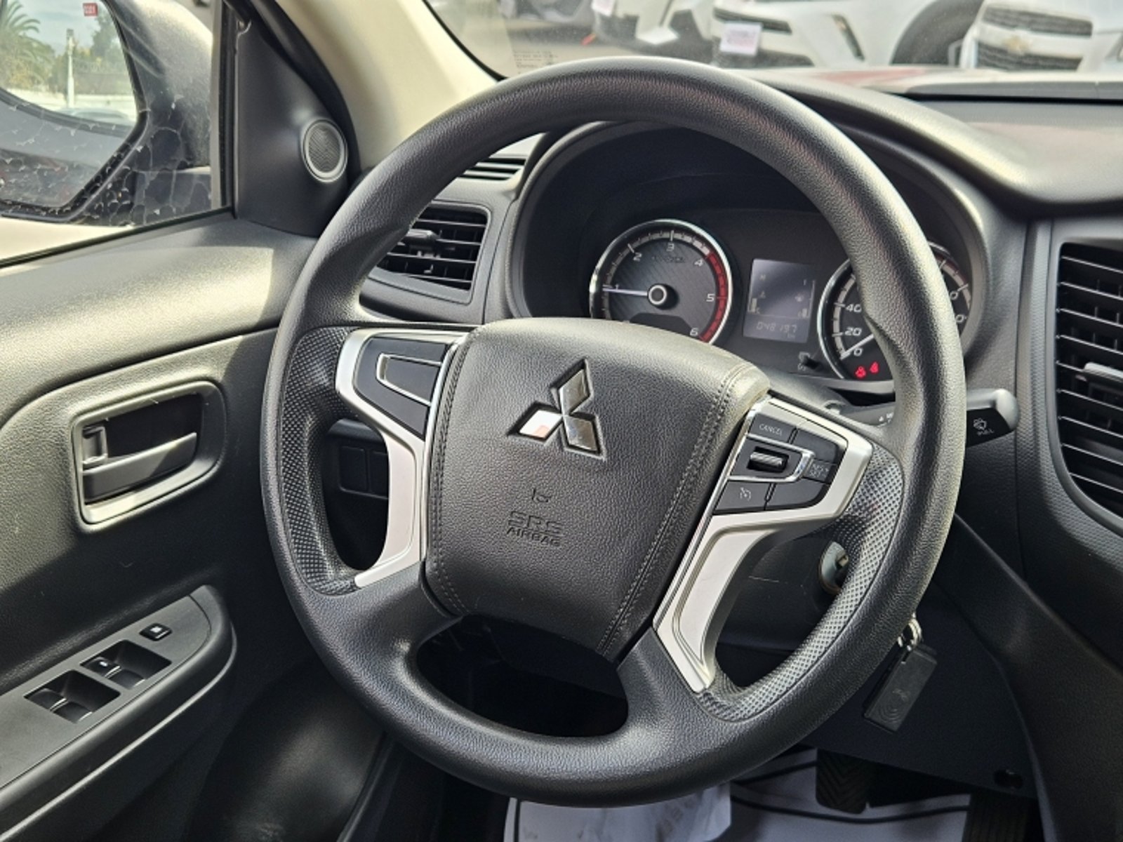 MITSUBISHI L200 Work Cr Wf 2.4 2023 - Imagen 13 de 20