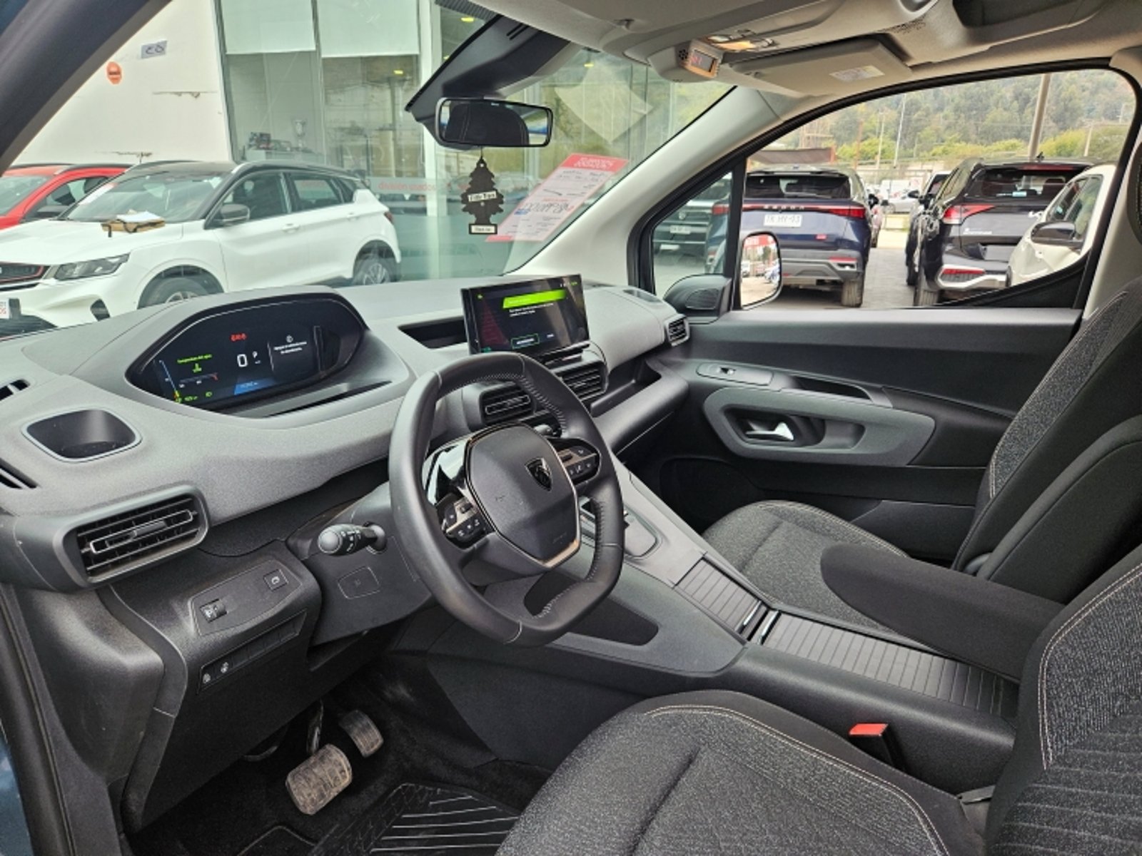 PEUGEOT Rifter Allure 1.5 Aut 2025 - Imagen 13 de 20